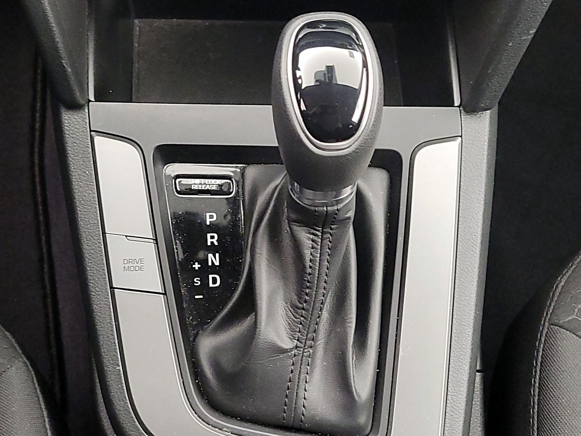 Thumbnail: 2020 Hyundai Elantra - 17