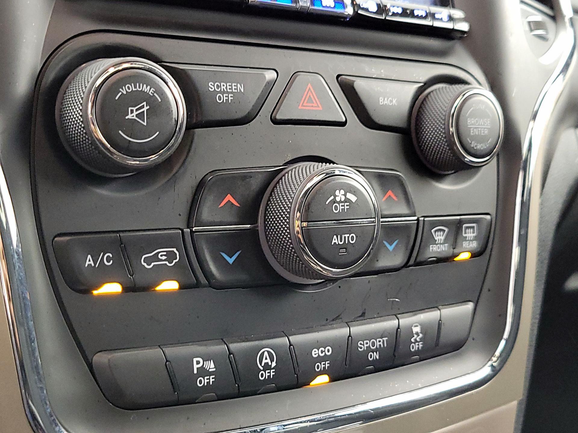 Thumbnail: 2016 Jeep Grand Cherokee - 16
