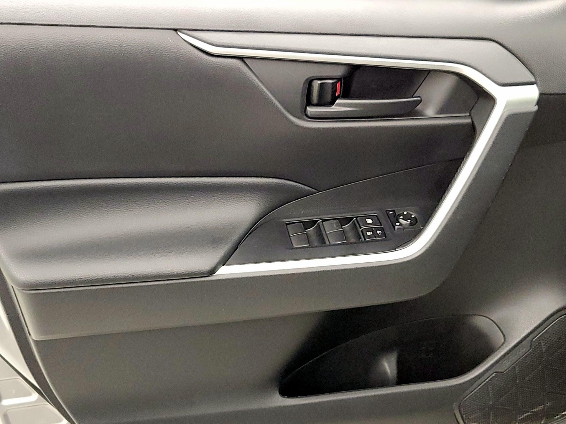 Thumbnail: 2021 Toyota RAV4 - 12