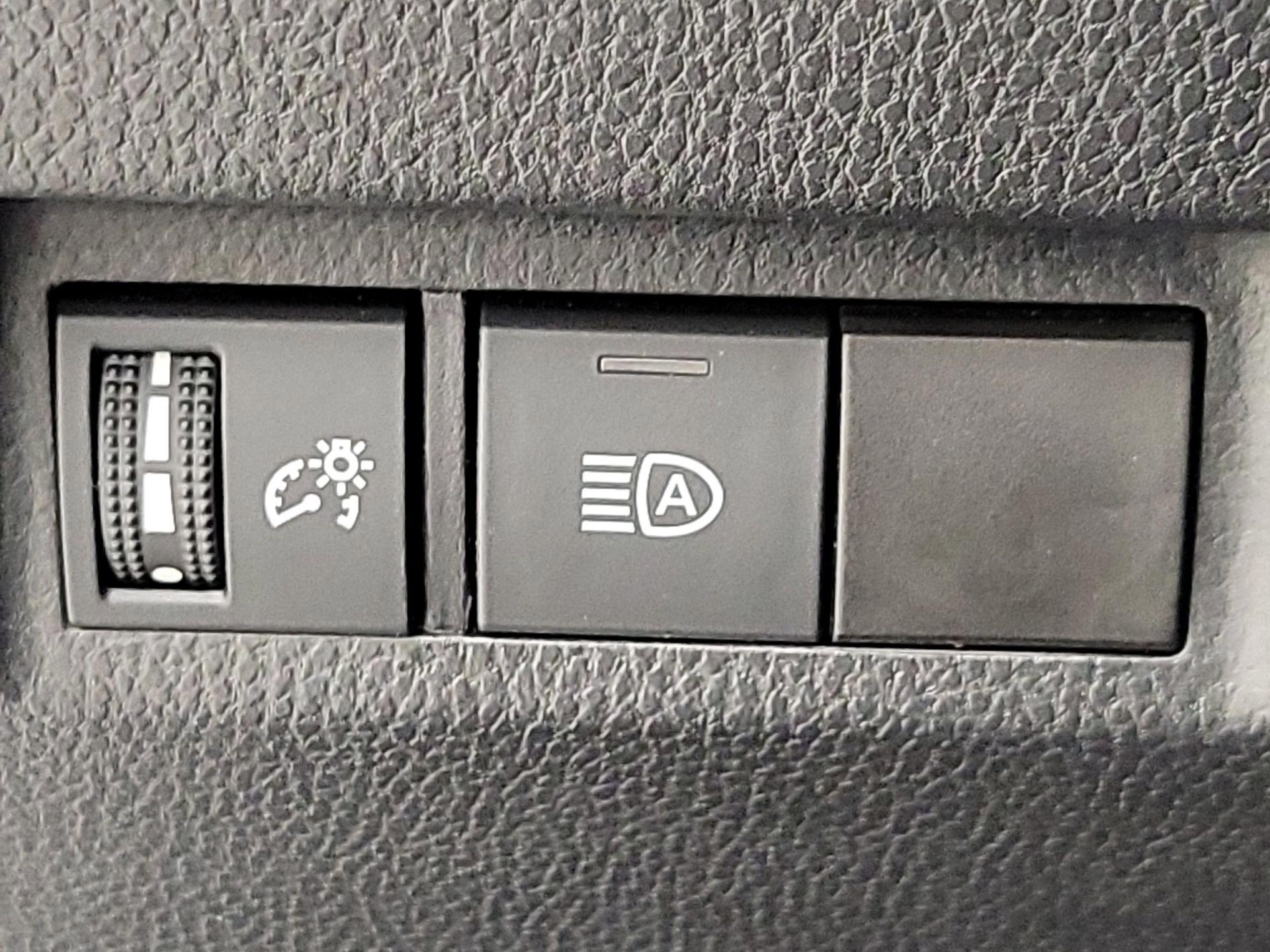 Thumbnail: 2021 Toyota RAV4 - 13