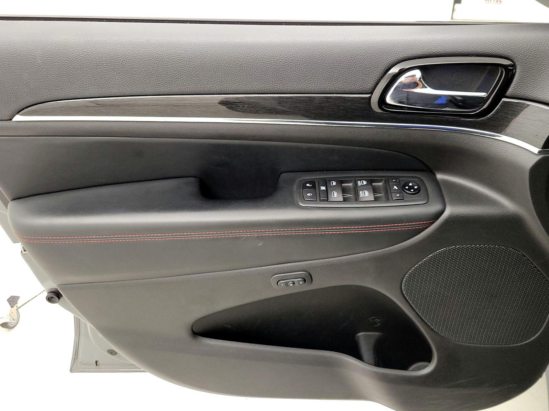 Thumbnail: 2021 Jeep Grand Cherokee - 12