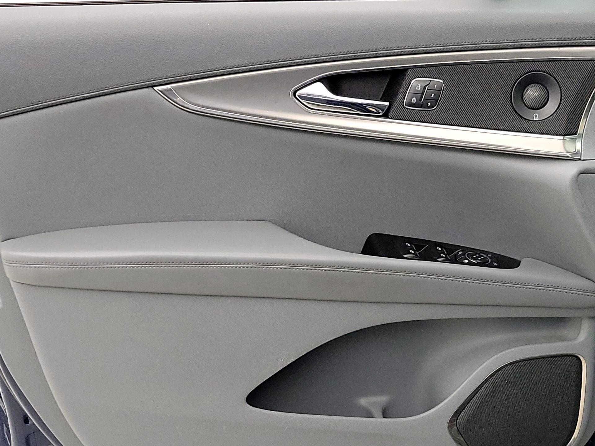 Thumbnail: 2019 Lincoln Nautilus - 12