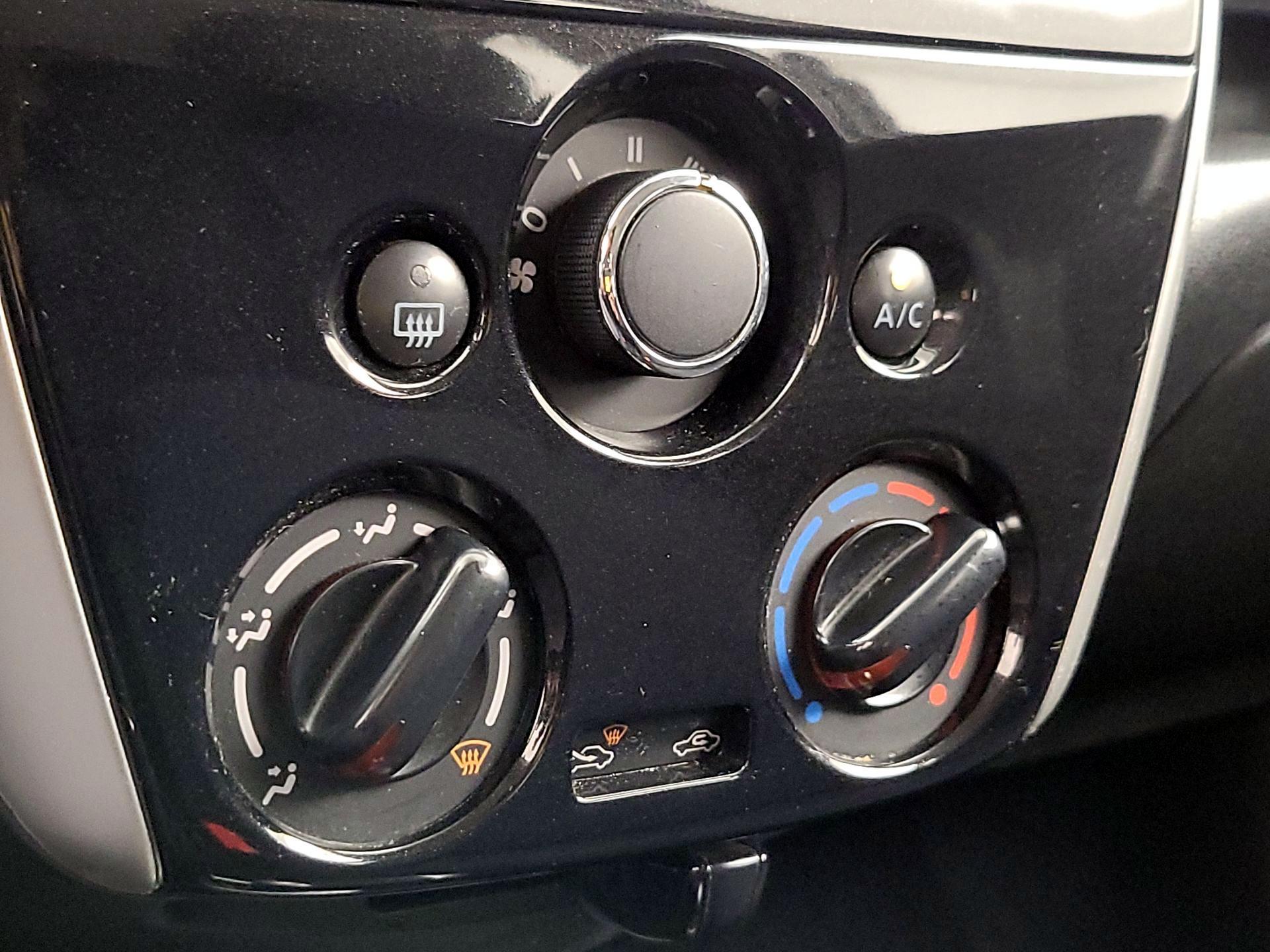 Thumbnail: 2016 Nissan Versa Note - 16
