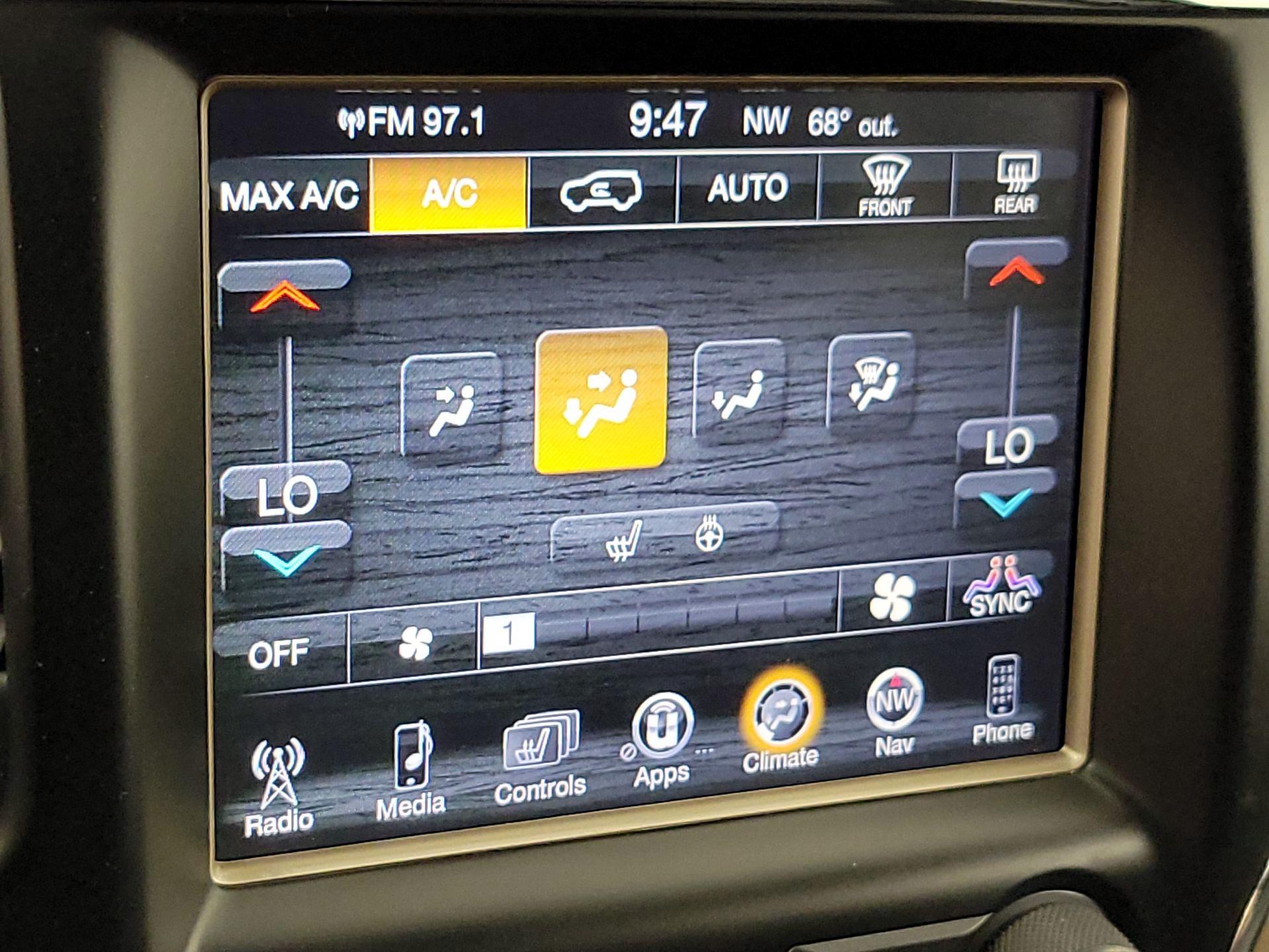 Thumbnail: 2015 Jeep Grand Cherokee - 17