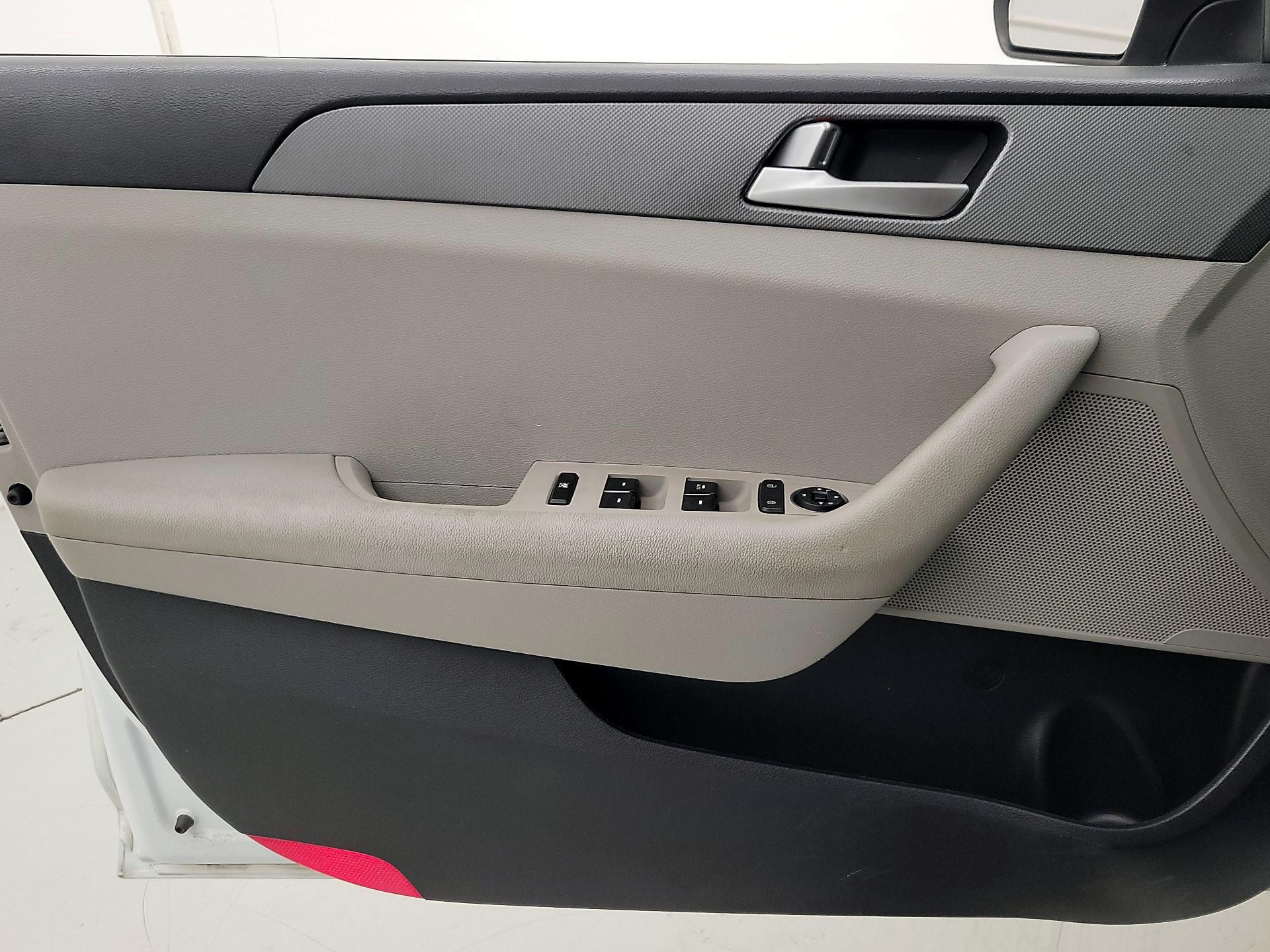 Thumbnail: 2016 Hyundai Sonata - 12