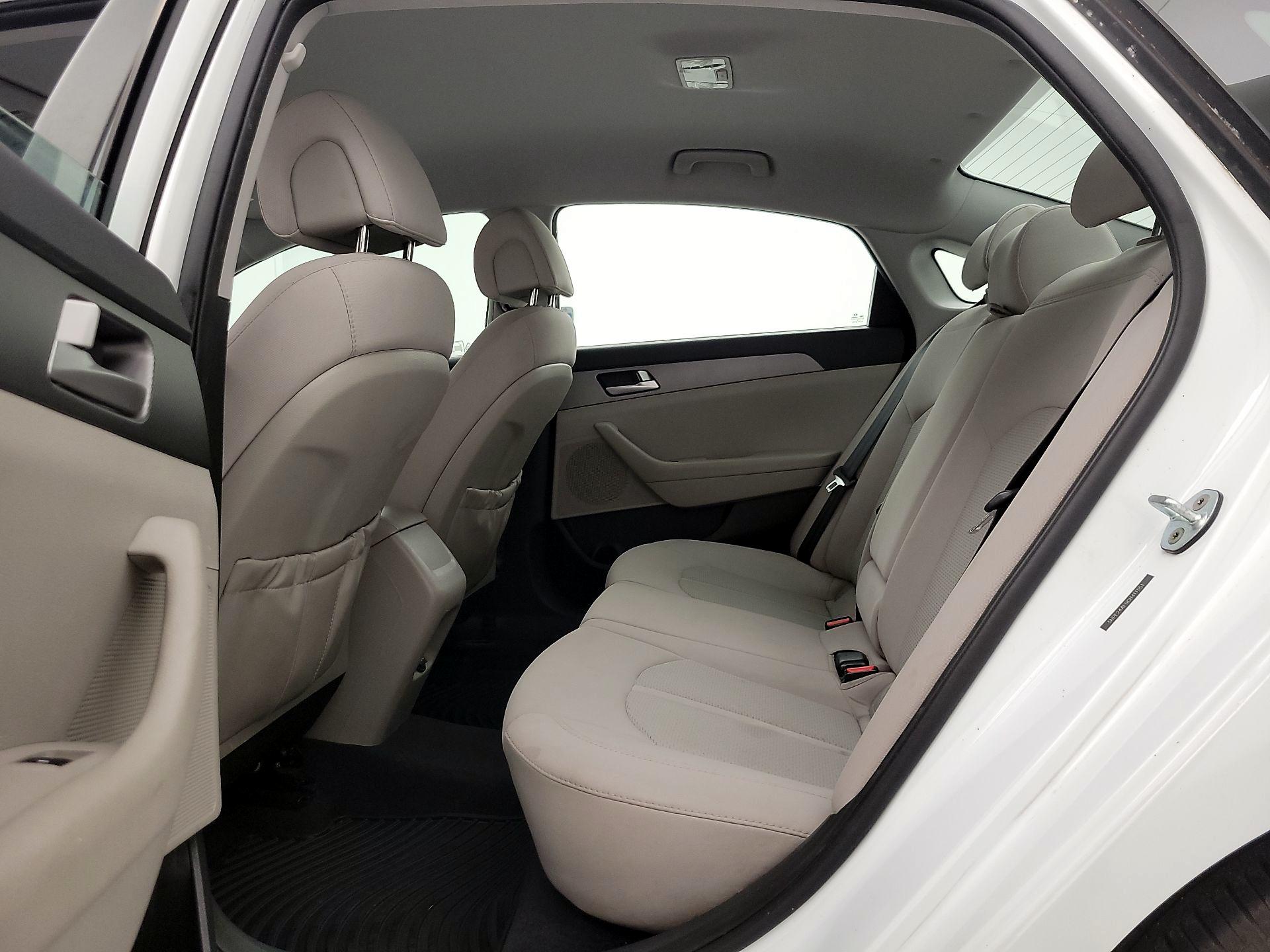 Thumbnail: 2016 Hyundai Sonata - 18