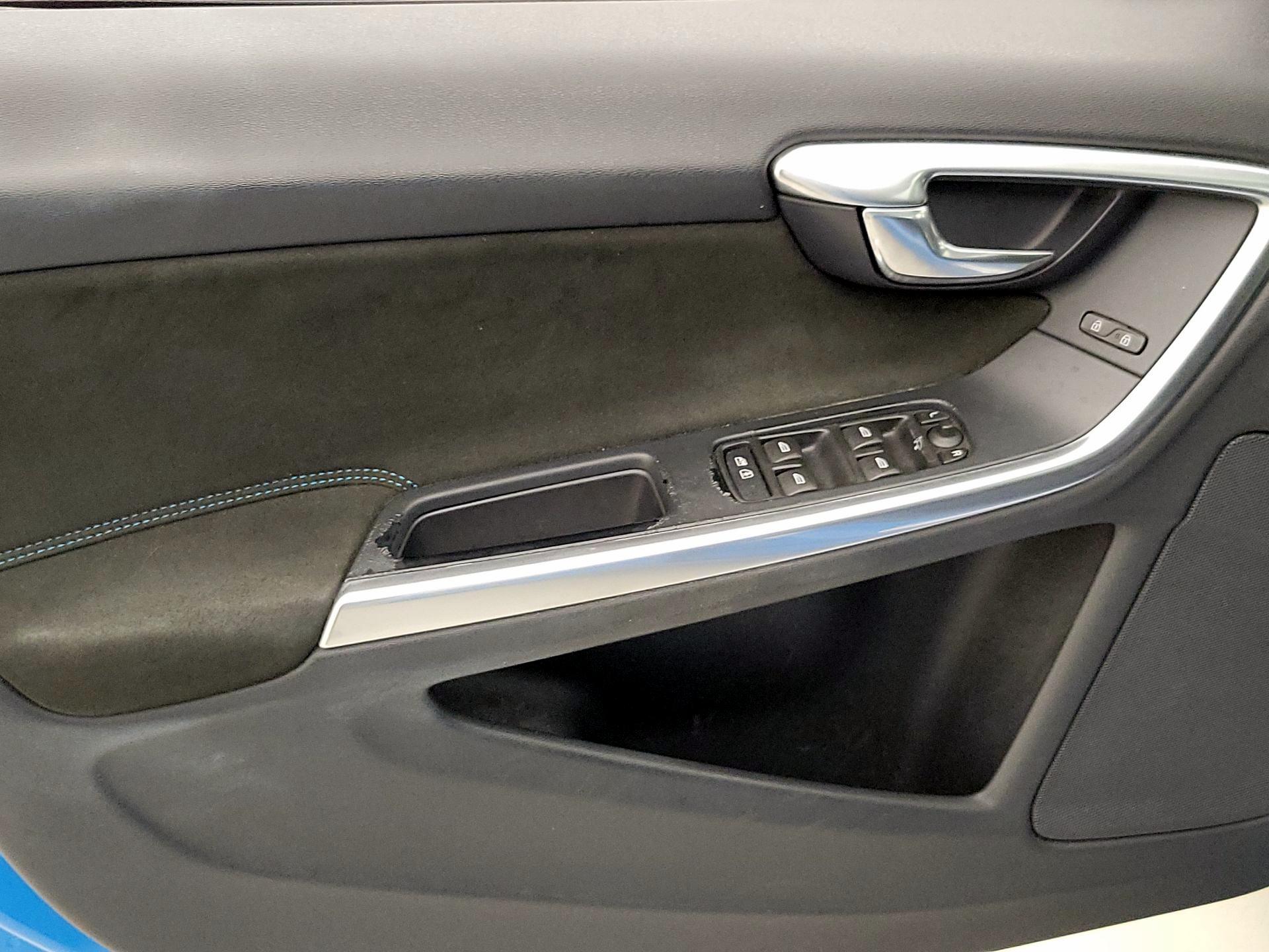 Thumbnail: 2017 Volvo V60 - 12