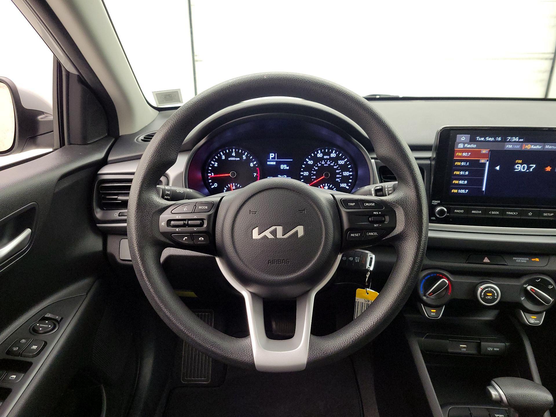 Thumbnail: 2022 Kia Rio - 10