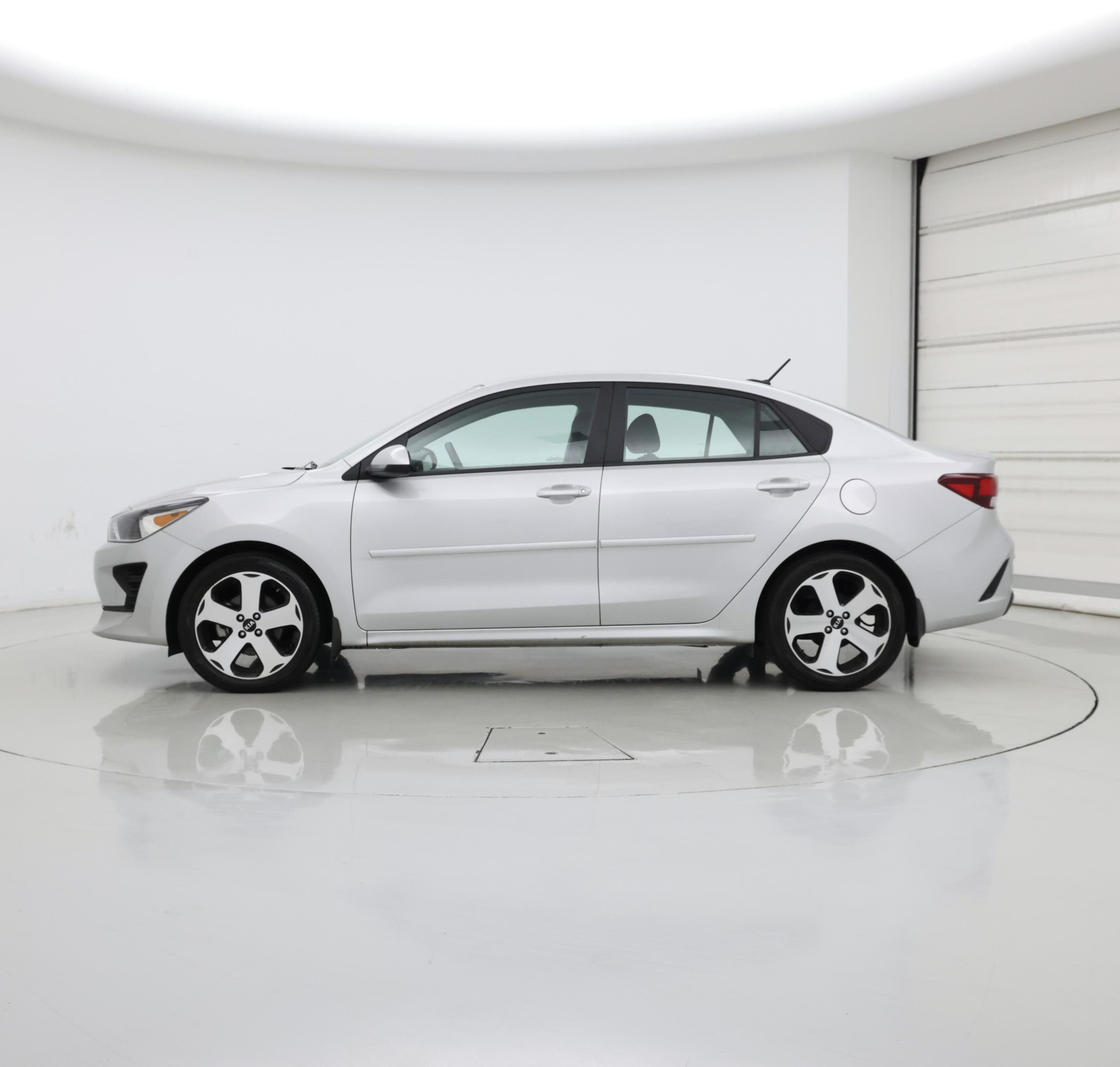 Thumbnail: 2022 Kia Rio - 3