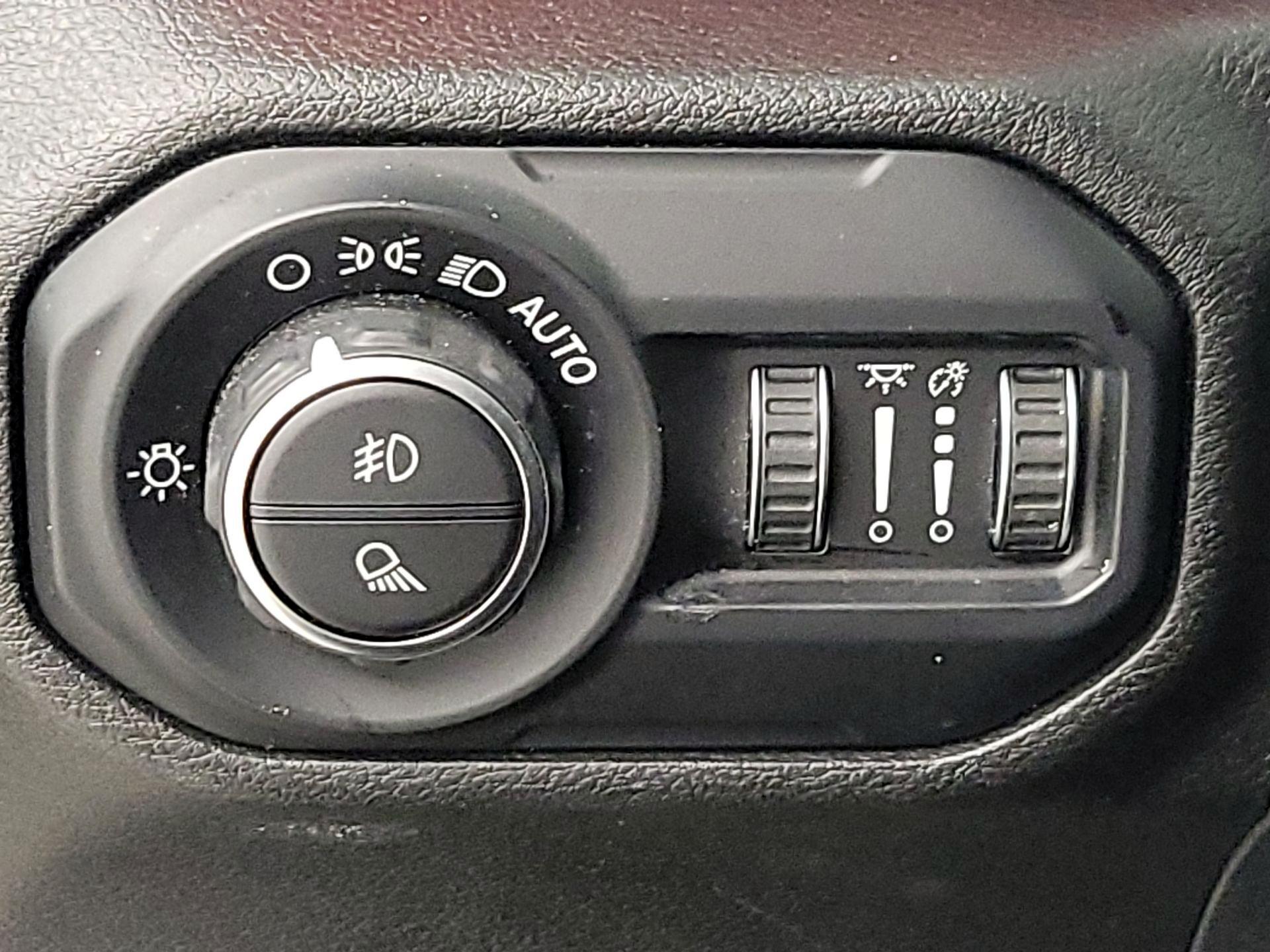 Thumbnail: 2020 Jeep Gladiator - 13