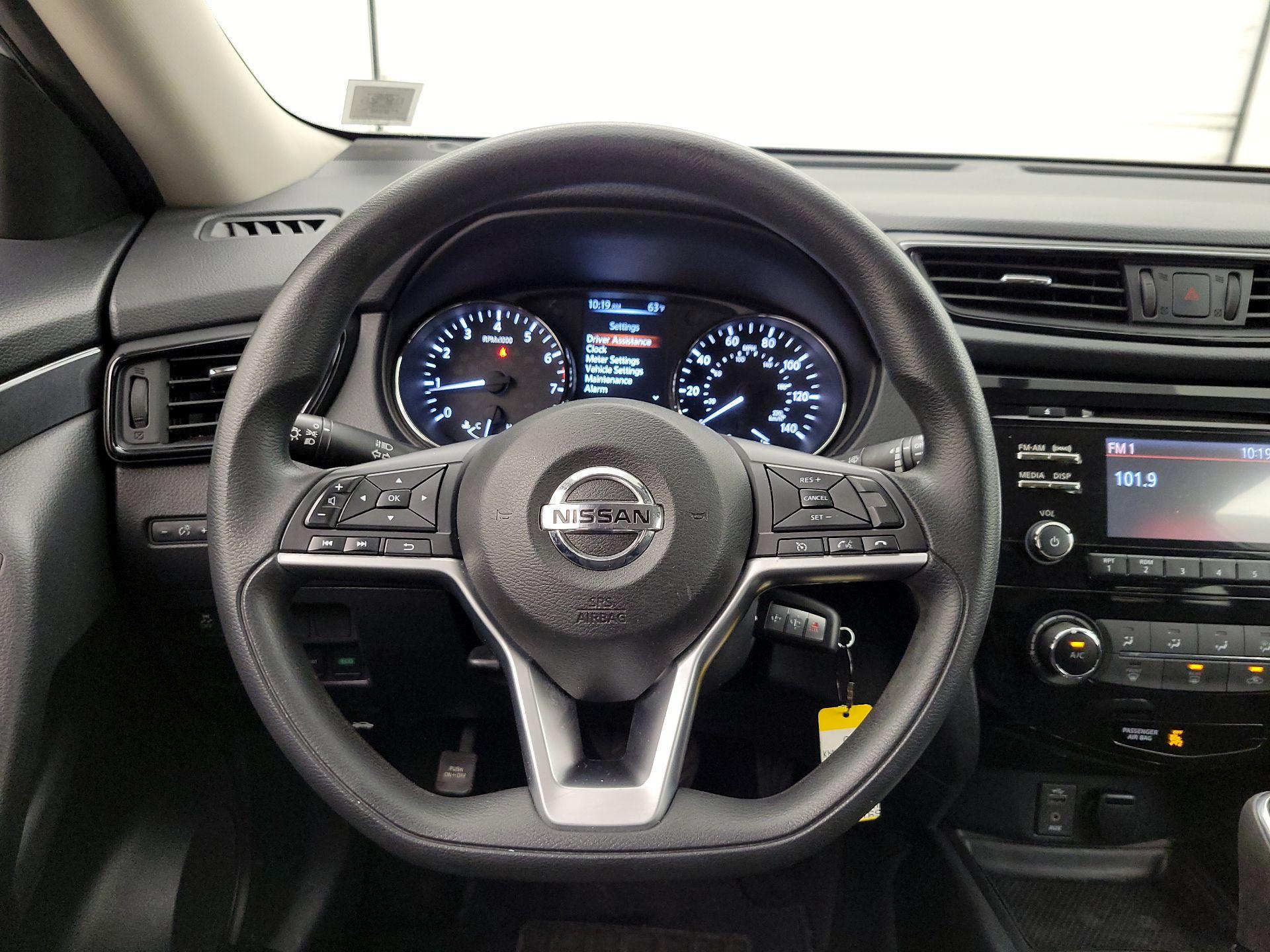 Thumbnail: 2017 Nissan Rogue - 10