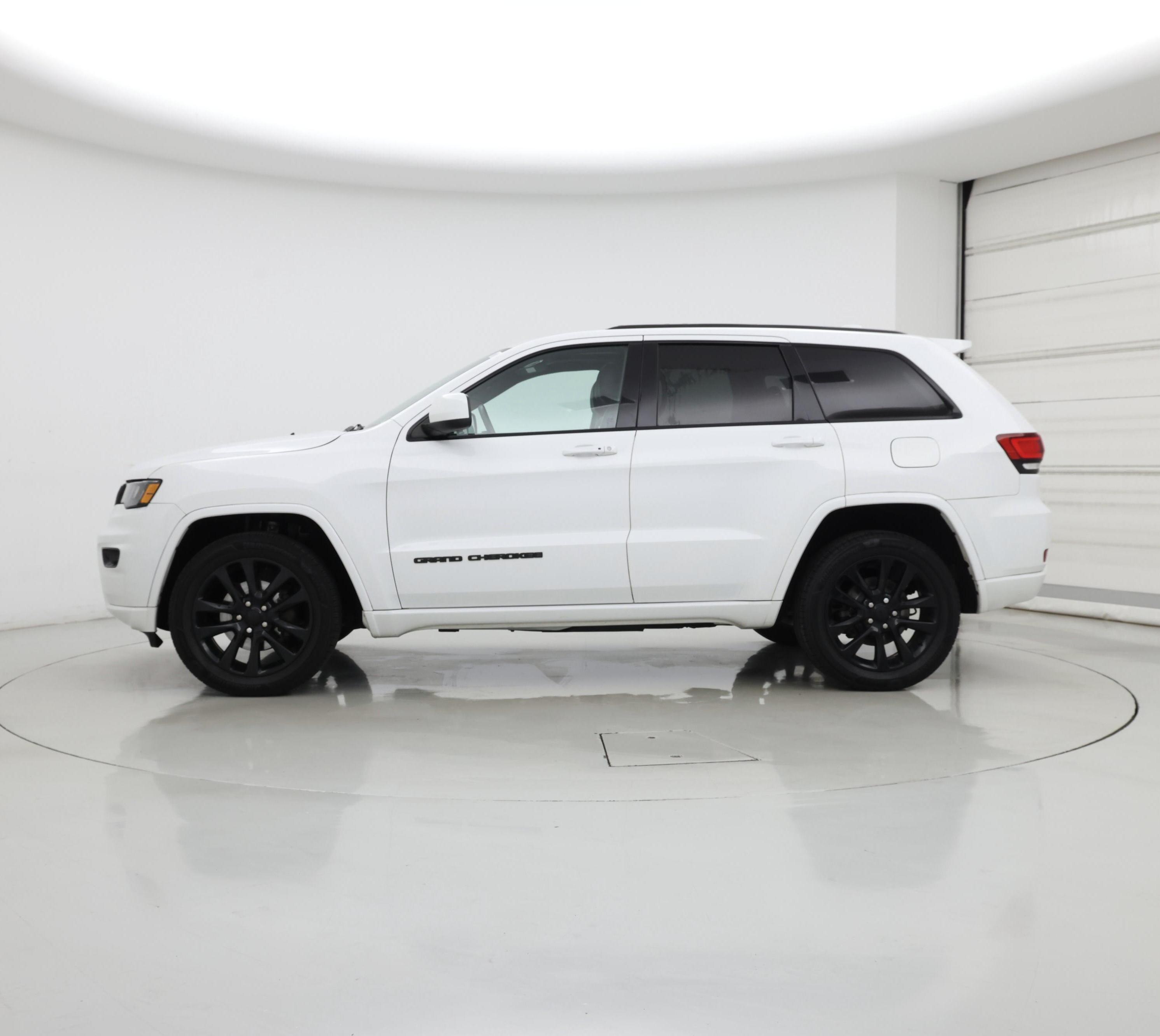 Thumbnail: 2018 Jeep Grand Cherokee - 3