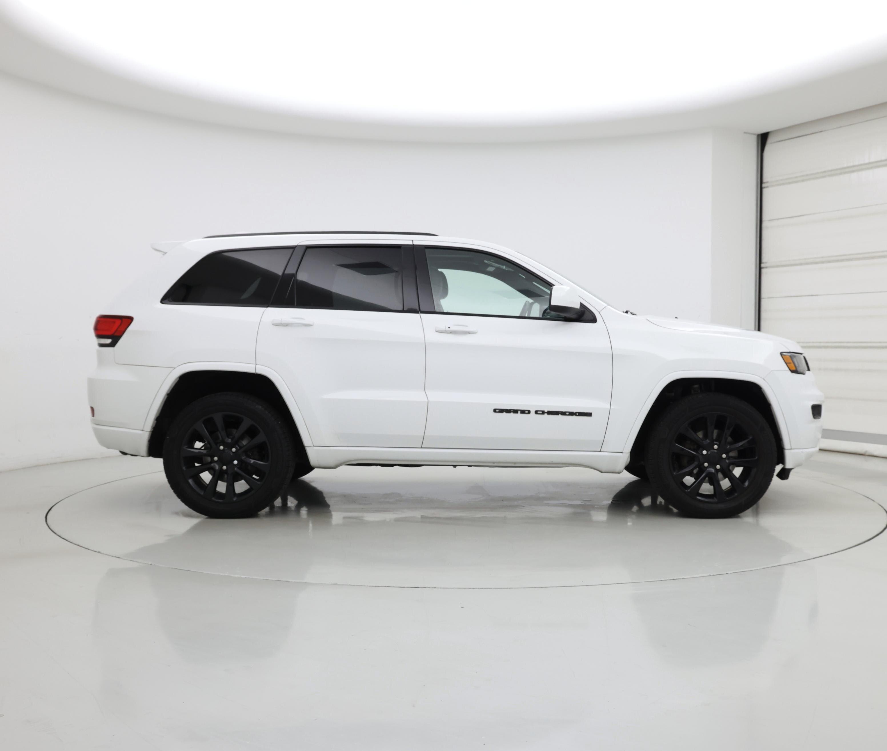 Thumbnail: 2018 Jeep Grand Cherokee - 7