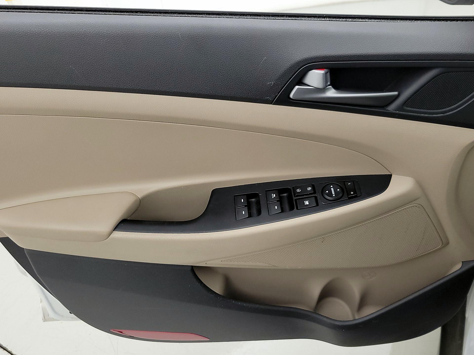 Thumbnail: 2016 Hyundai Tucson - 12