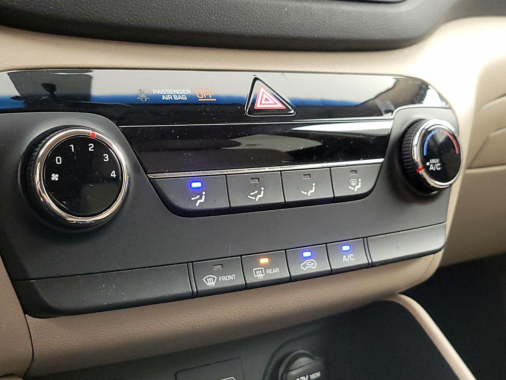 Thumbnail: 2016 Hyundai Tucson - 16