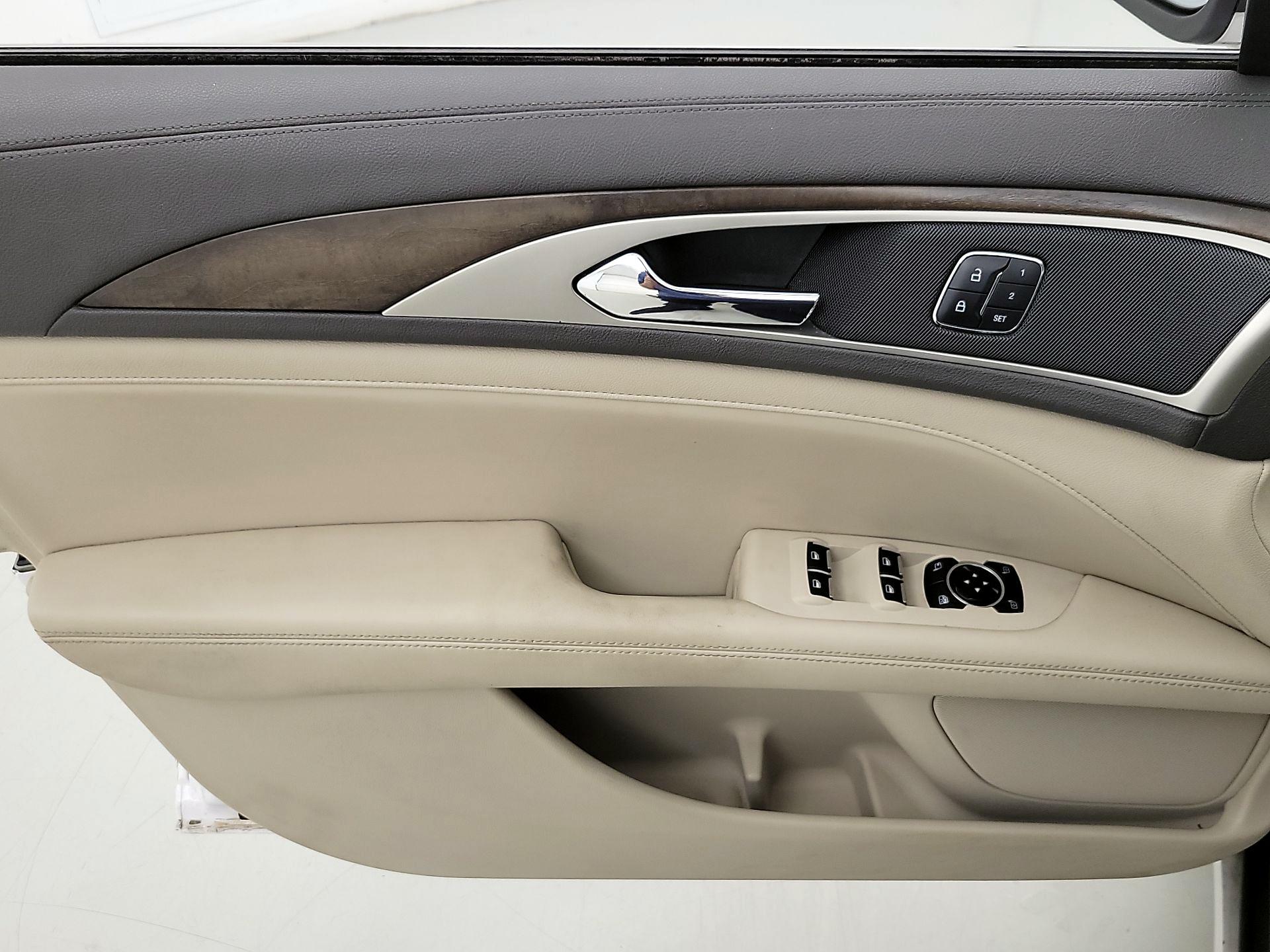 Thumbnail: 2017 Lincoln MKZ - 12