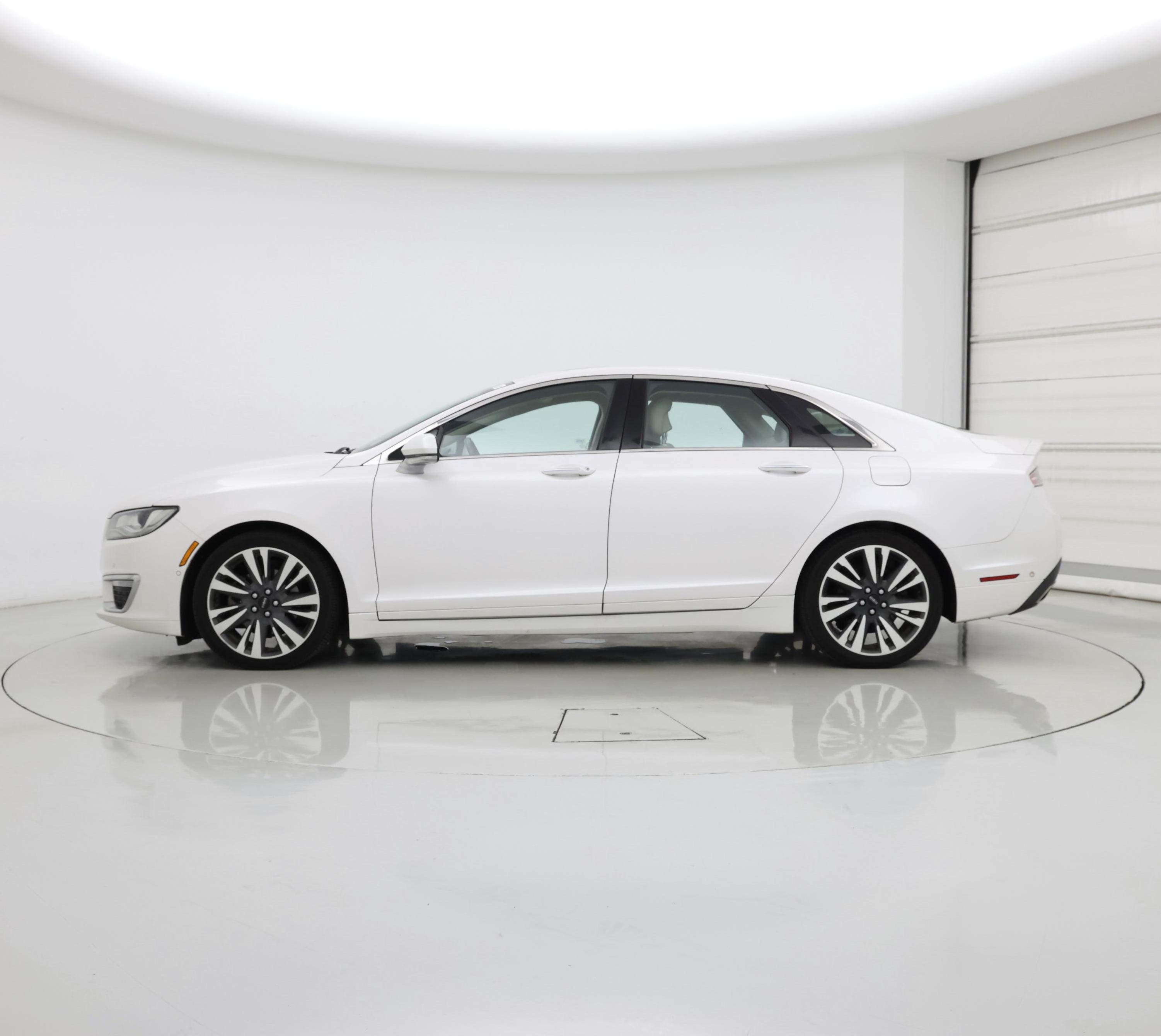 Thumbnail: 2017 Lincoln MKZ - 3