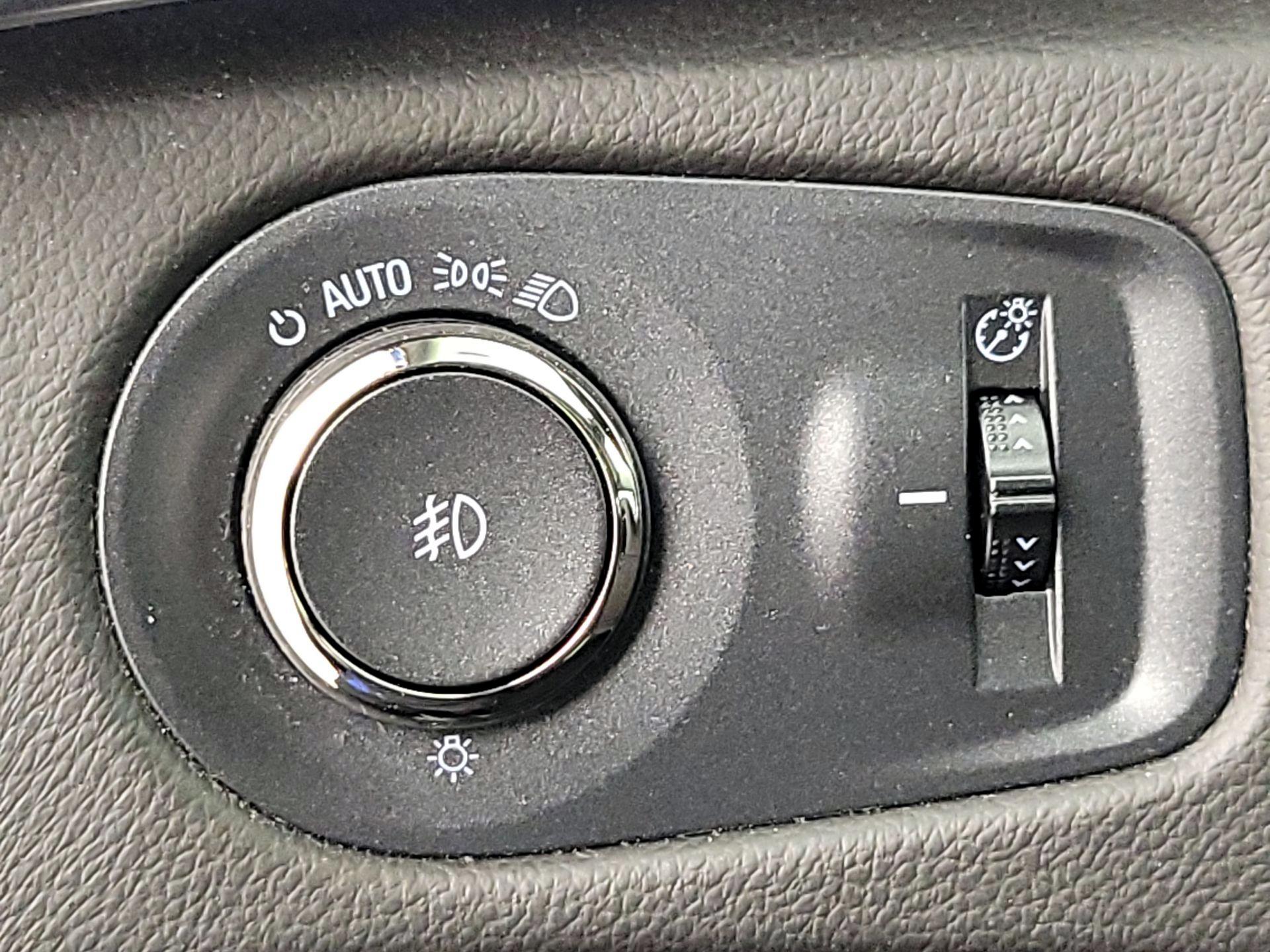 Thumbnail: 2016 Cadillac SRX - 13