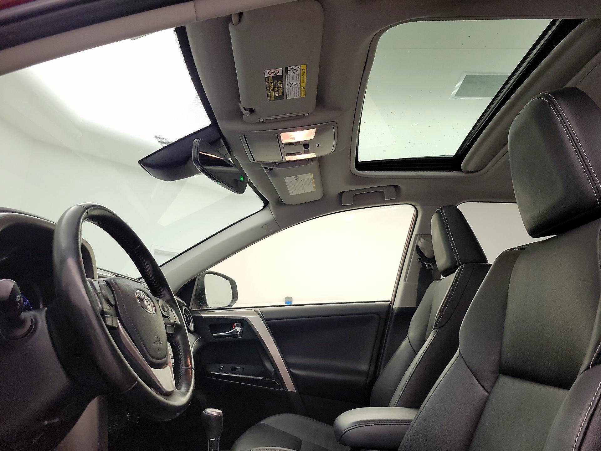 Thumbnail: 2018 Toyota RAV4 - 20