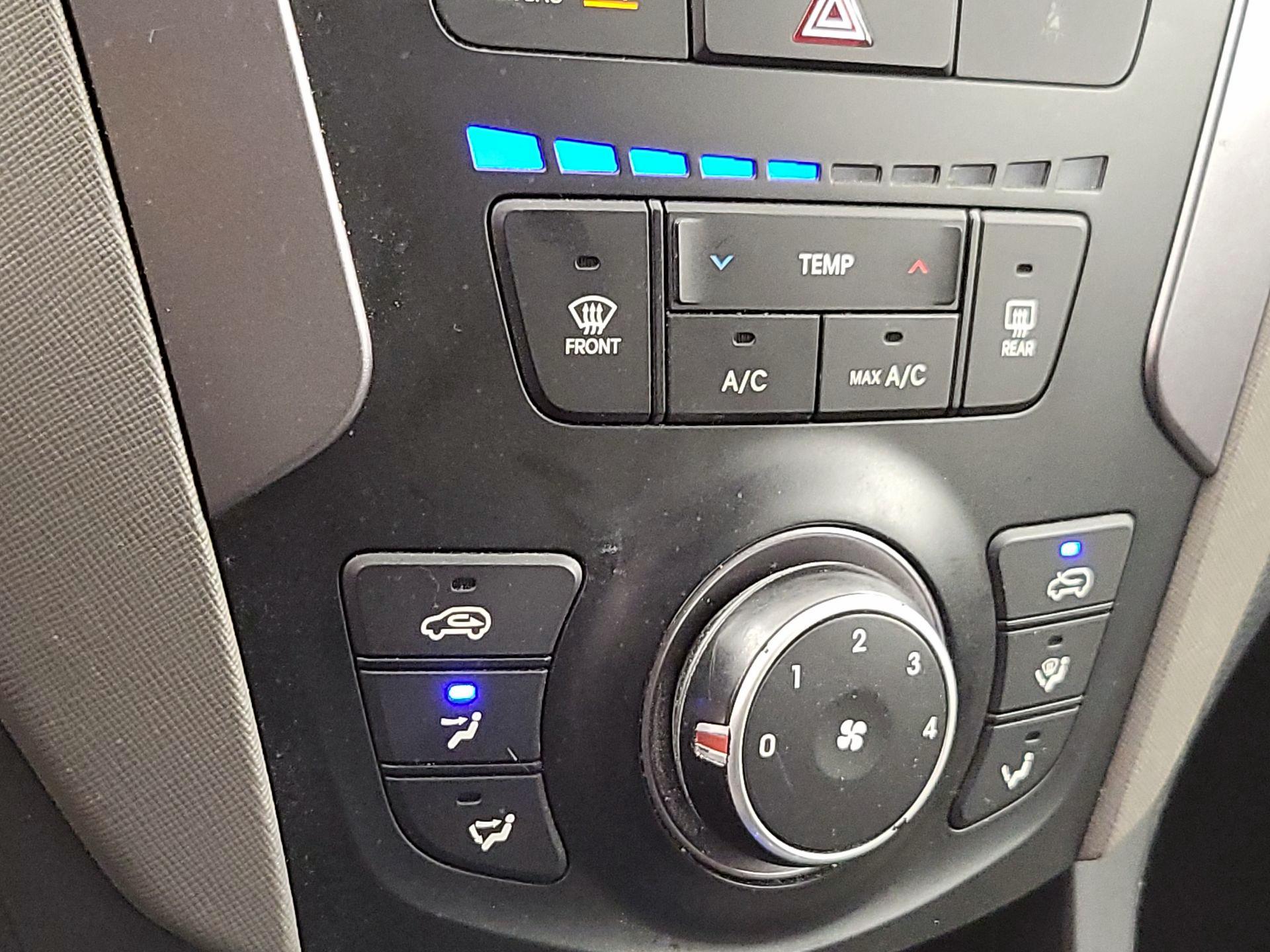 Thumbnail: 2014 Hyundai Santa Fe - 16