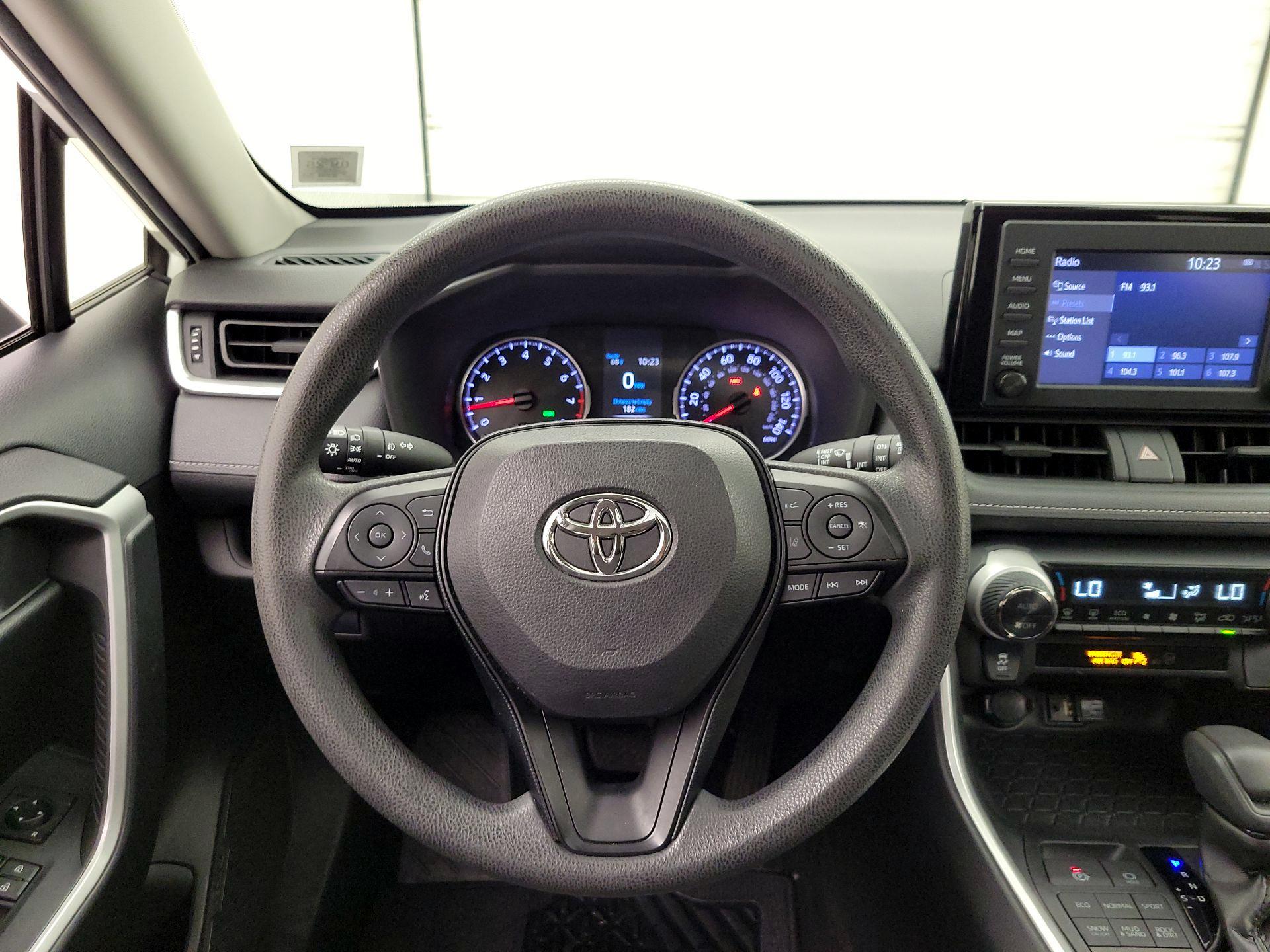 Thumbnail: 2019 Toyota RAV4 - 10