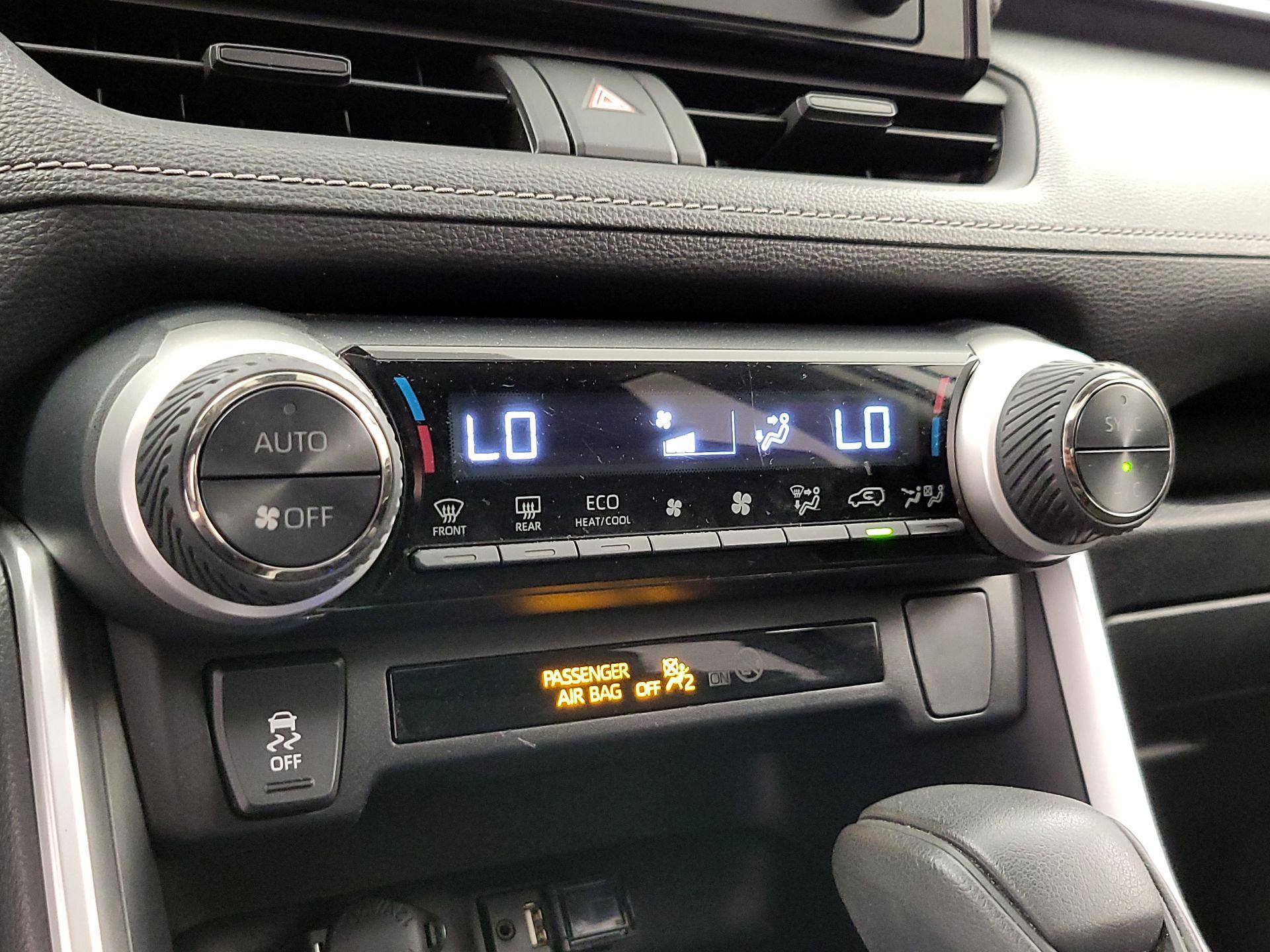 Thumbnail: 2019 Toyota RAV4 - 16