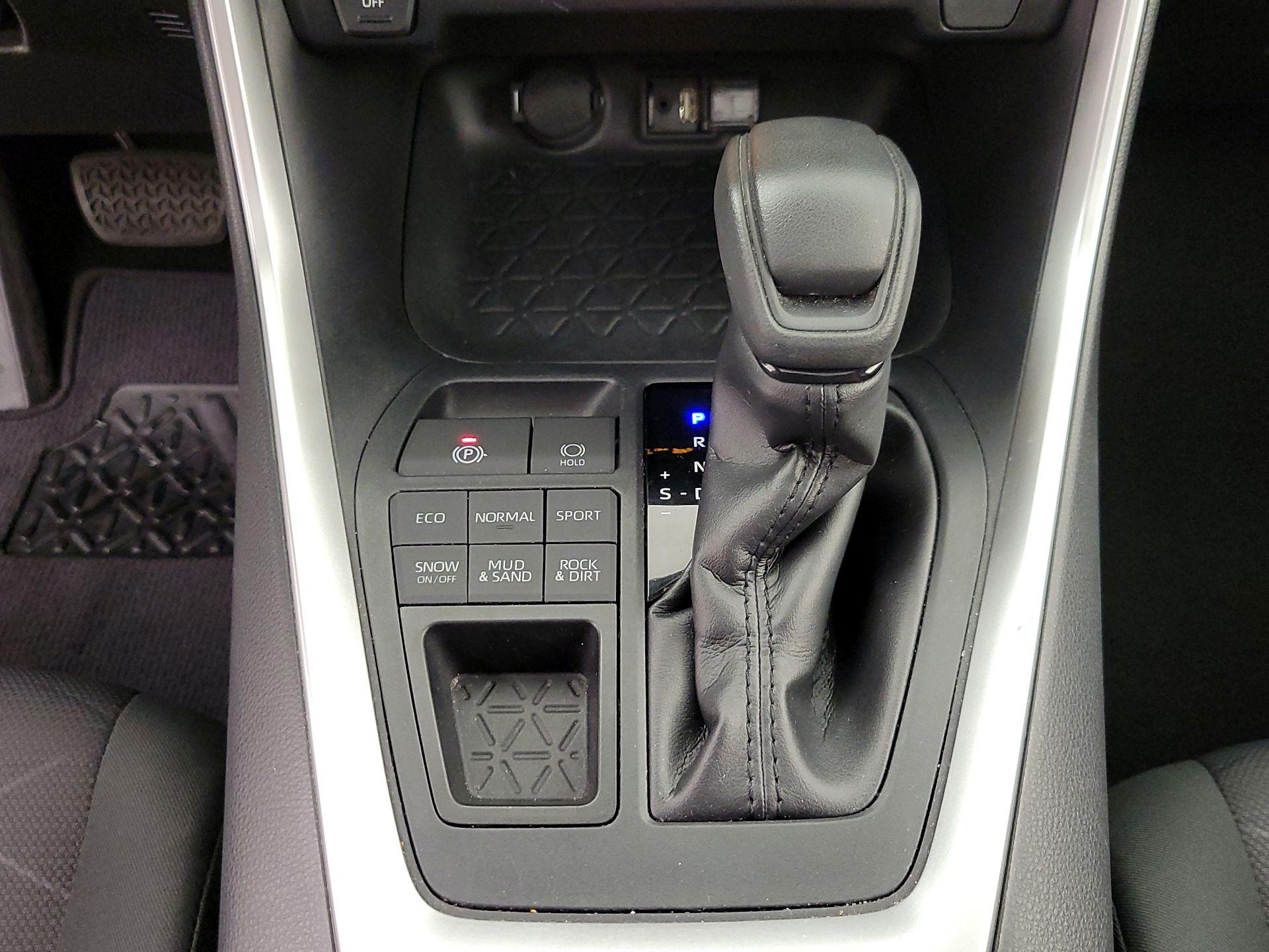 Thumbnail: 2019 Toyota RAV4 - 17