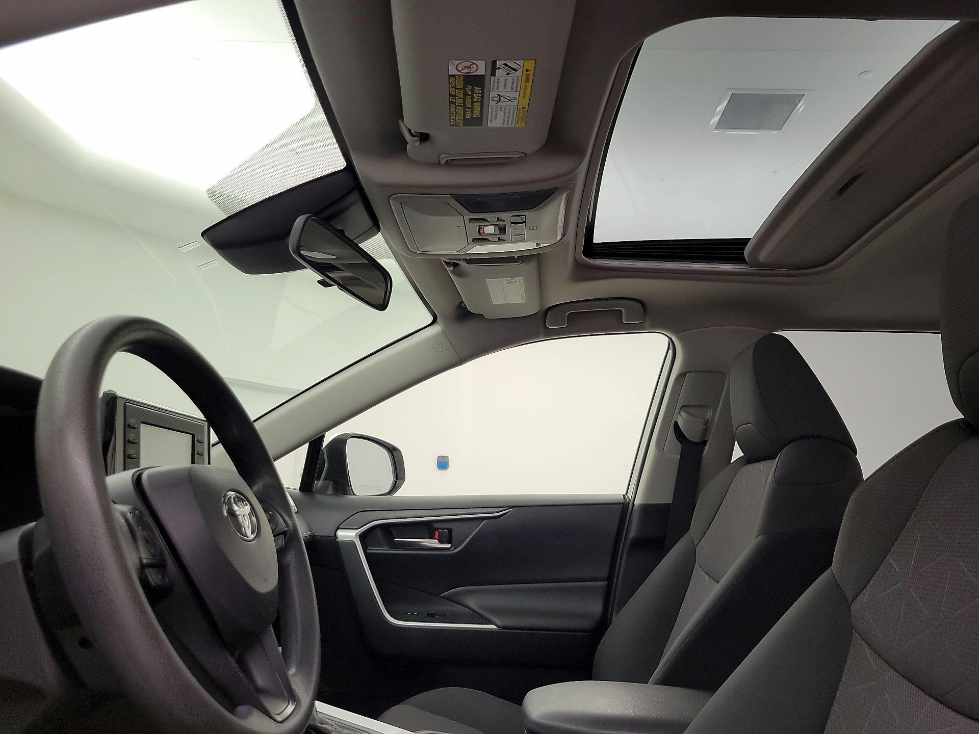 Thumbnail: 2019 Toyota RAV4 - 19