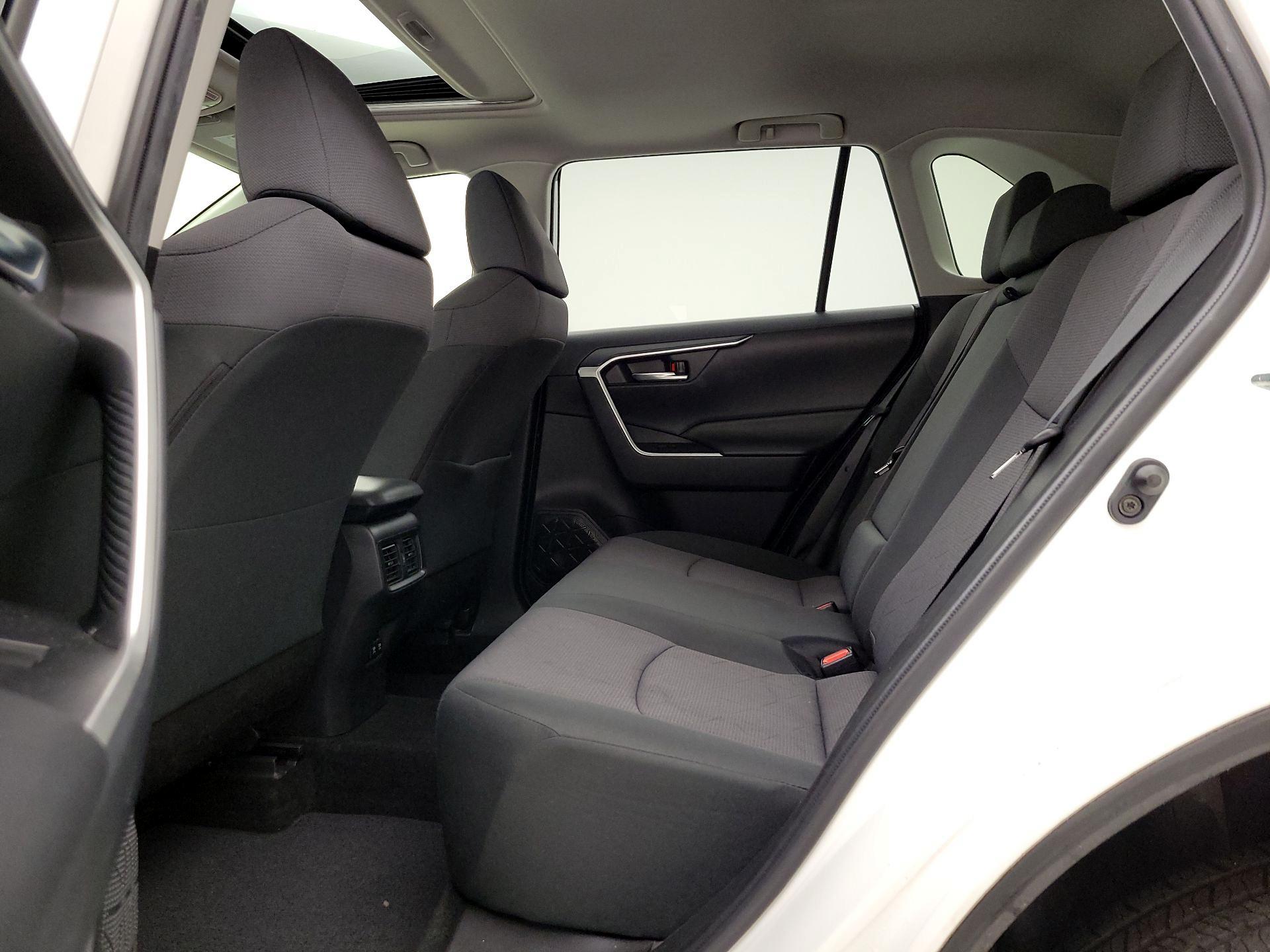 Thumbnail: 2019 Toyota RAV4 - 20