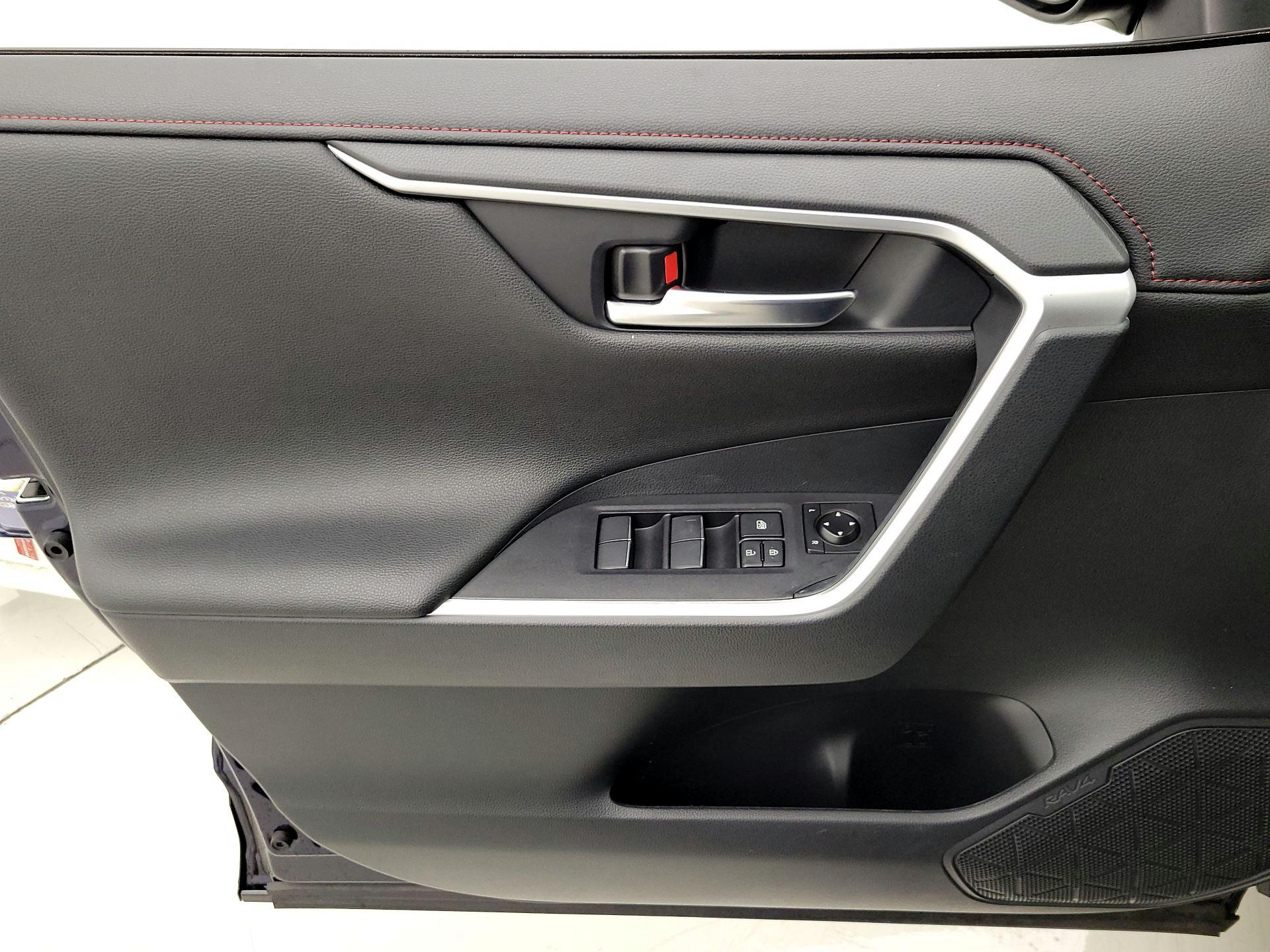 Thumbnail: 2021 Toyota RAV4 - 12
