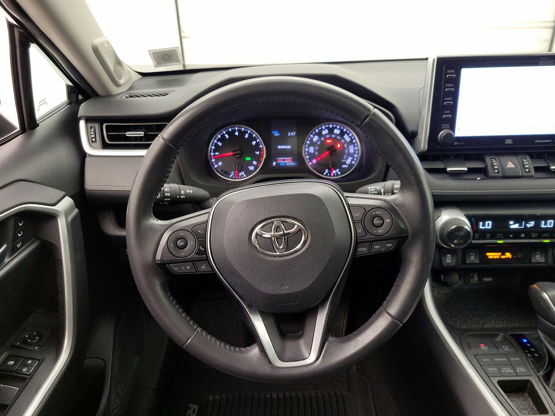 Thumbnail: 2019 Toyota RAV4 - 10