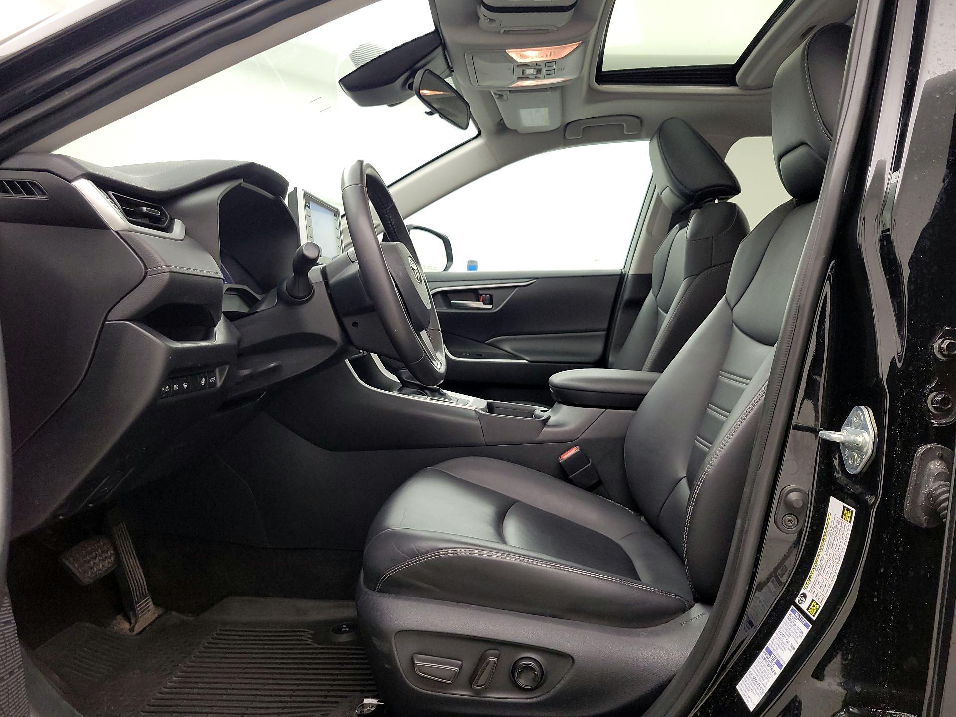 Thumbnail: 2019 Toyota RAV4 - 11