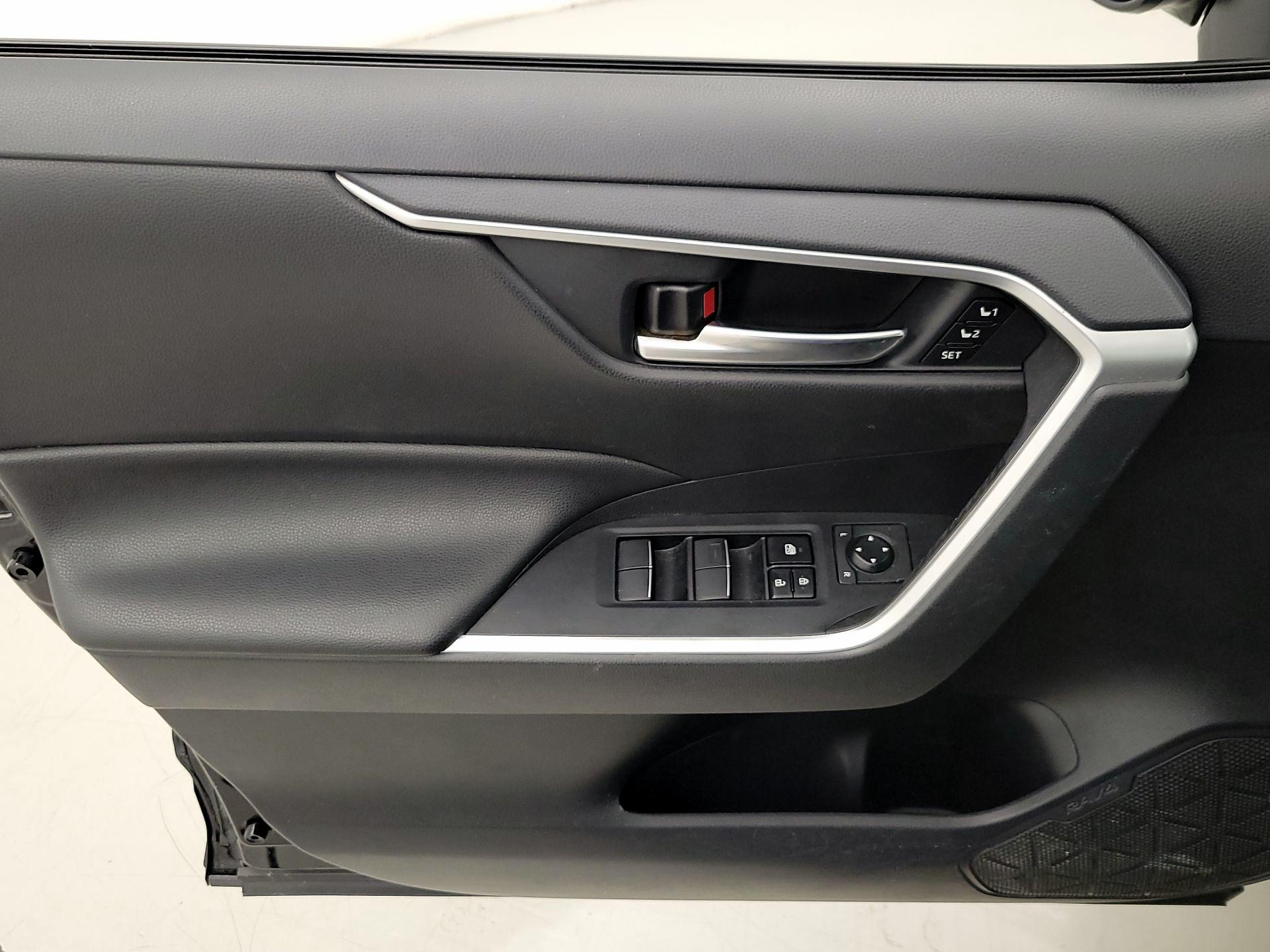 Thumbnail: 2019 Toyota RAV4 - 12