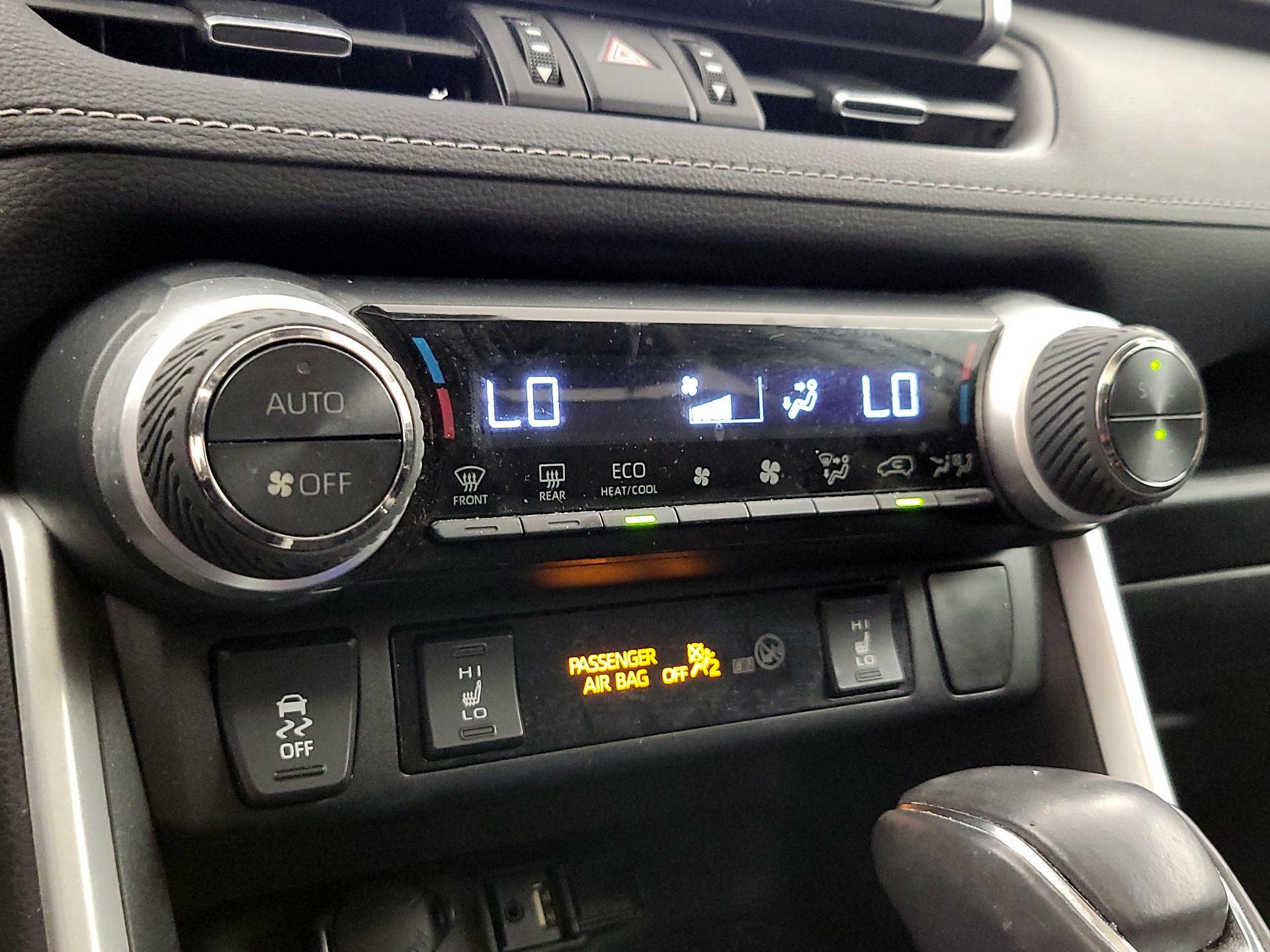 Thumbnail: 2019 Toyota RAV4 - 16
