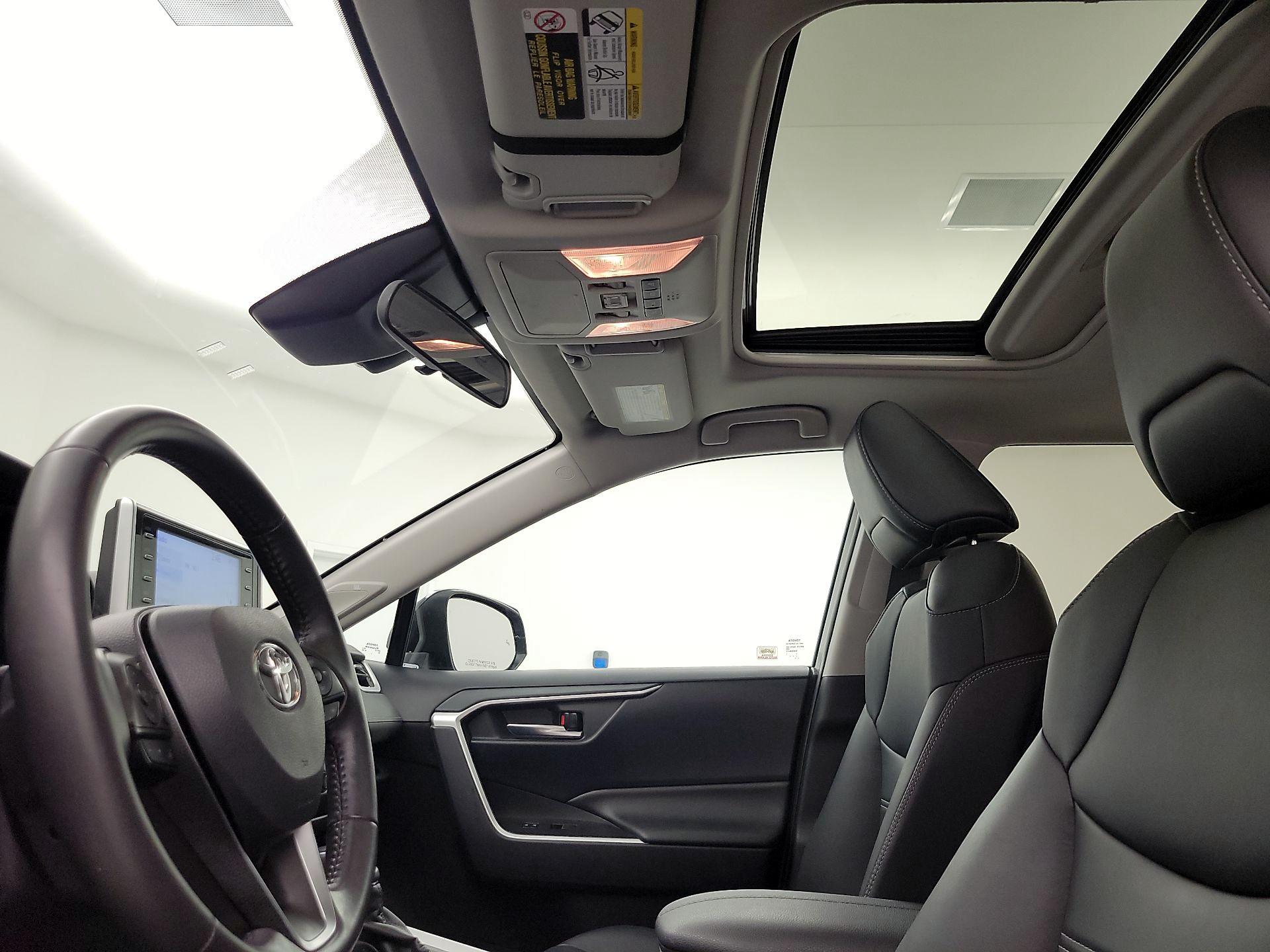 Thumbnail: 2019 Toyota RAV4 - 19