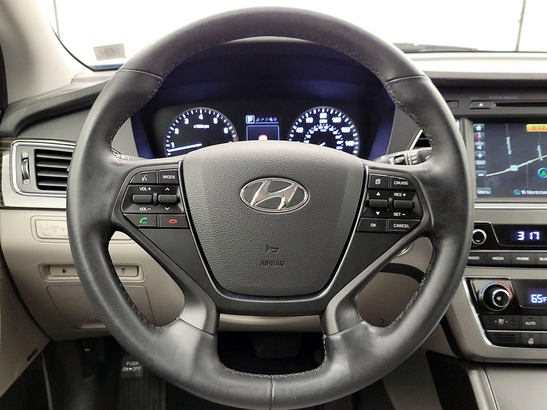 Thumbnail: 2016 Hyundai Sonata - 10