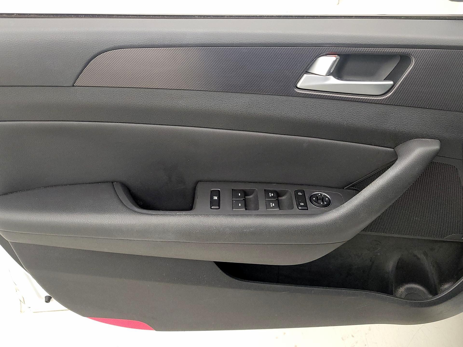 Thumbnail: 2015 Hyundai Sonata - 12