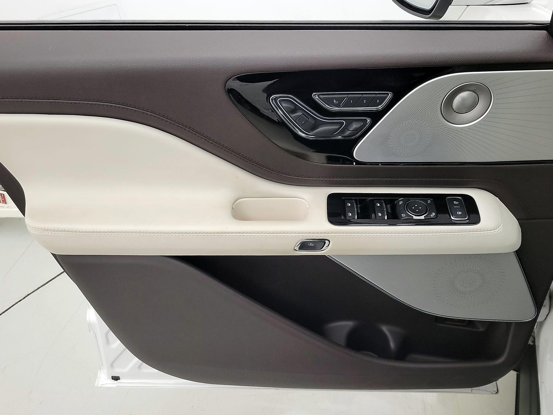 Thumbnail: 2020 Lincoln Aviator - 12