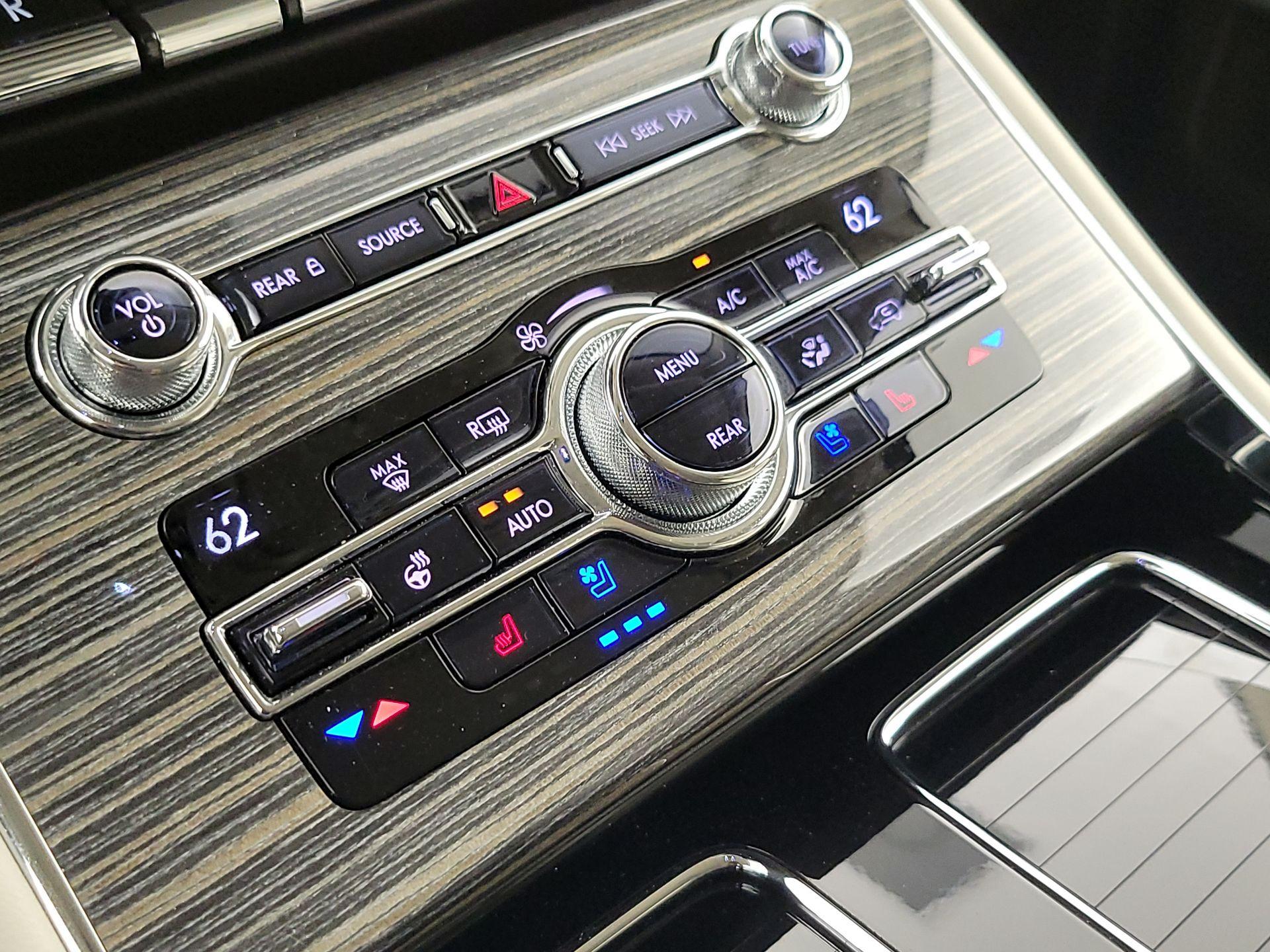 Thumbnail: 2020 Lincoln Aviator - 17