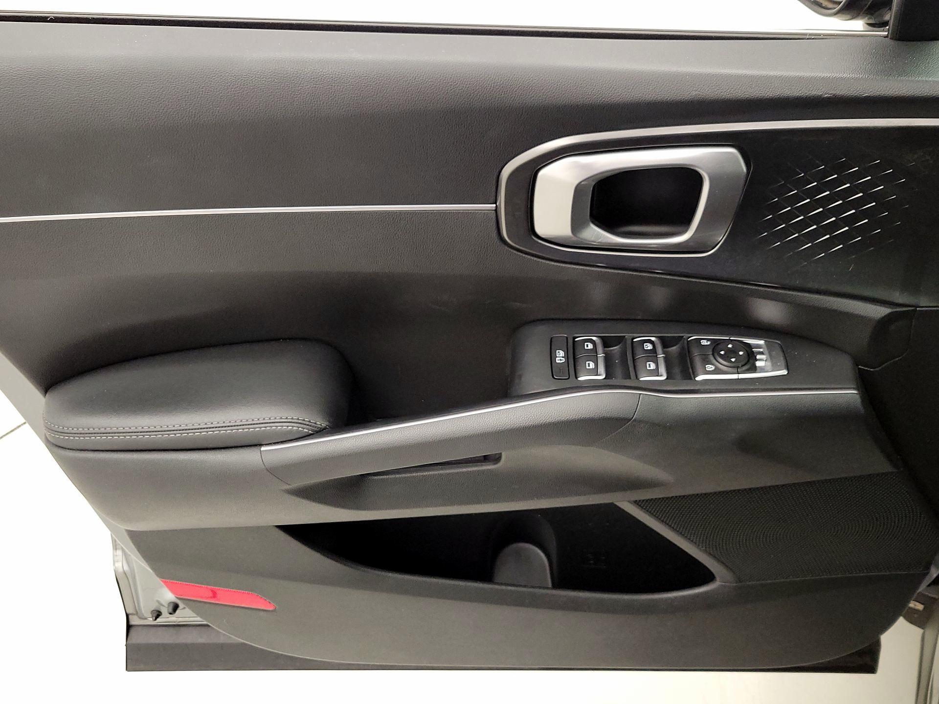 Thumbnail: 2022 Kia Sorento - 12