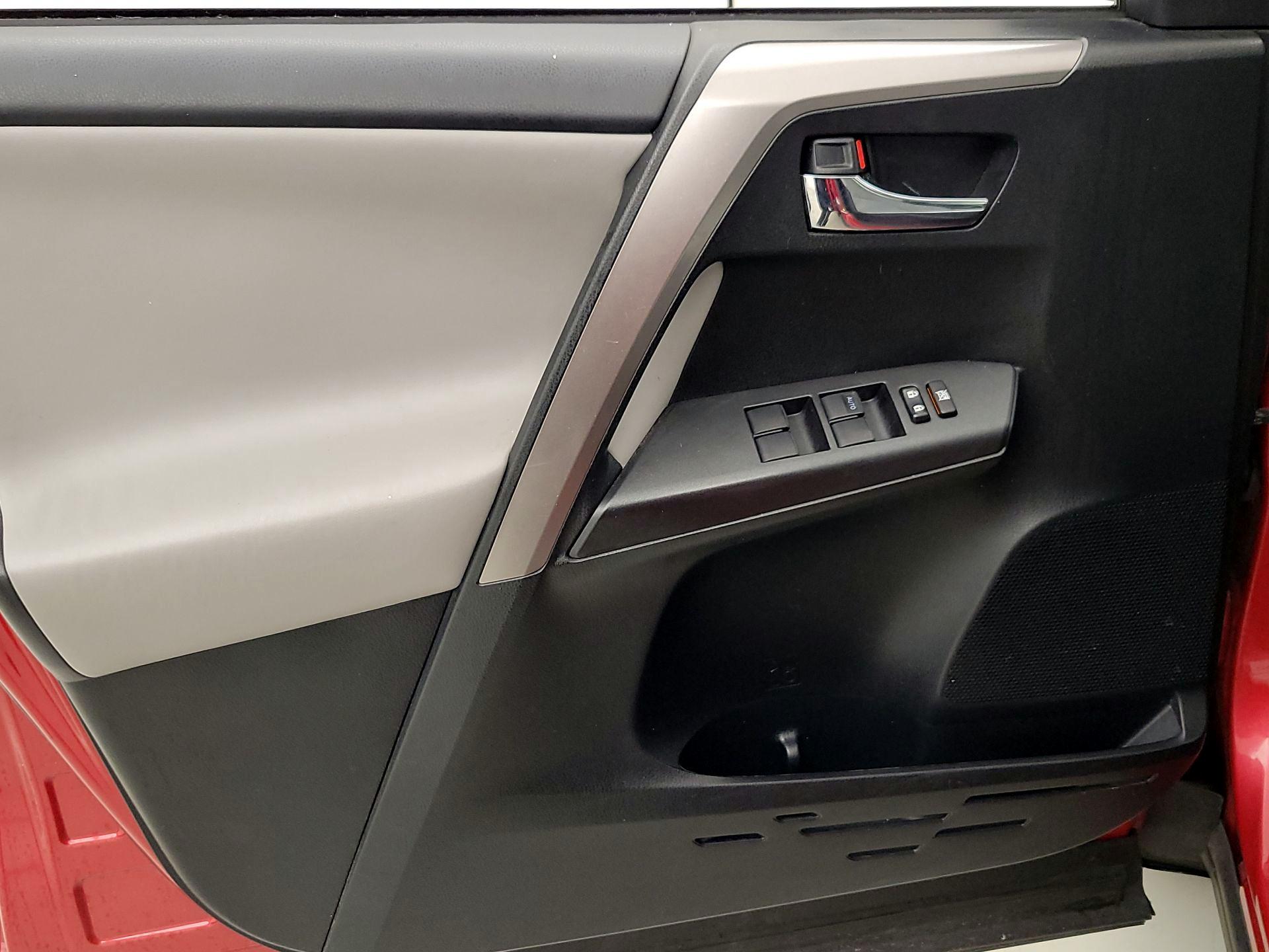 Thumbnail: 2017 Toyota RAV4 - 12