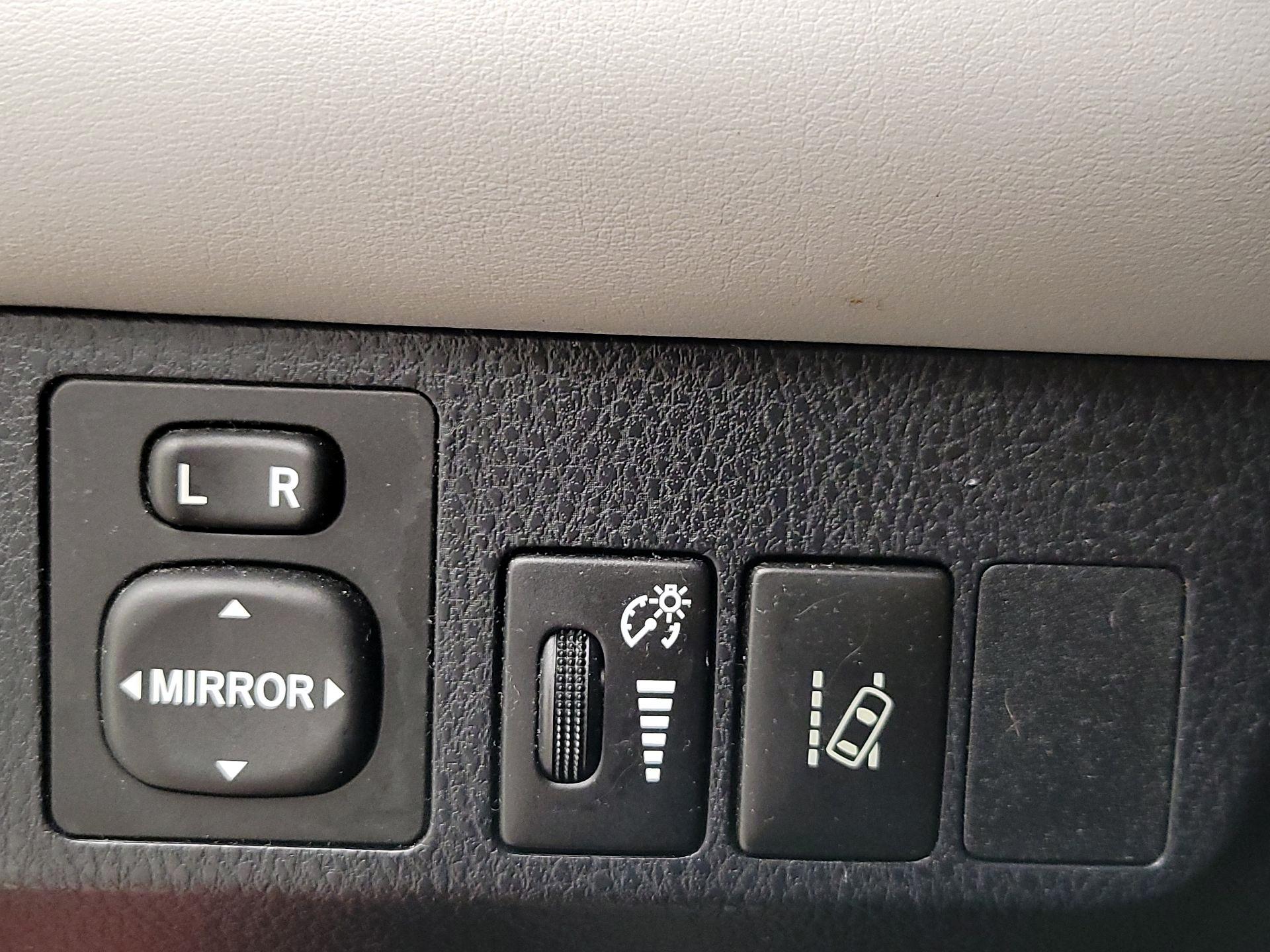 Thumbnail: 2017 Toyota RAV4 - 13