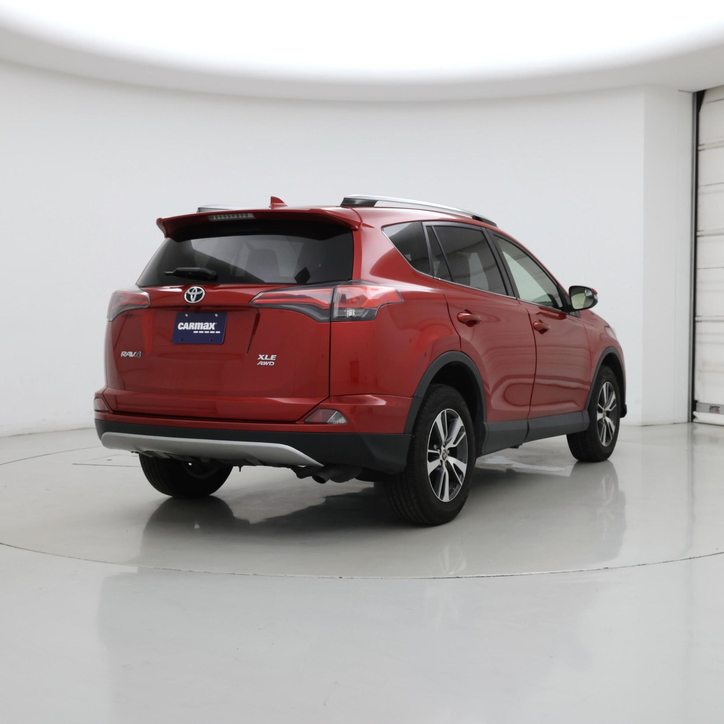 Thumbnail: 2017 Toyota RAV4 - 8