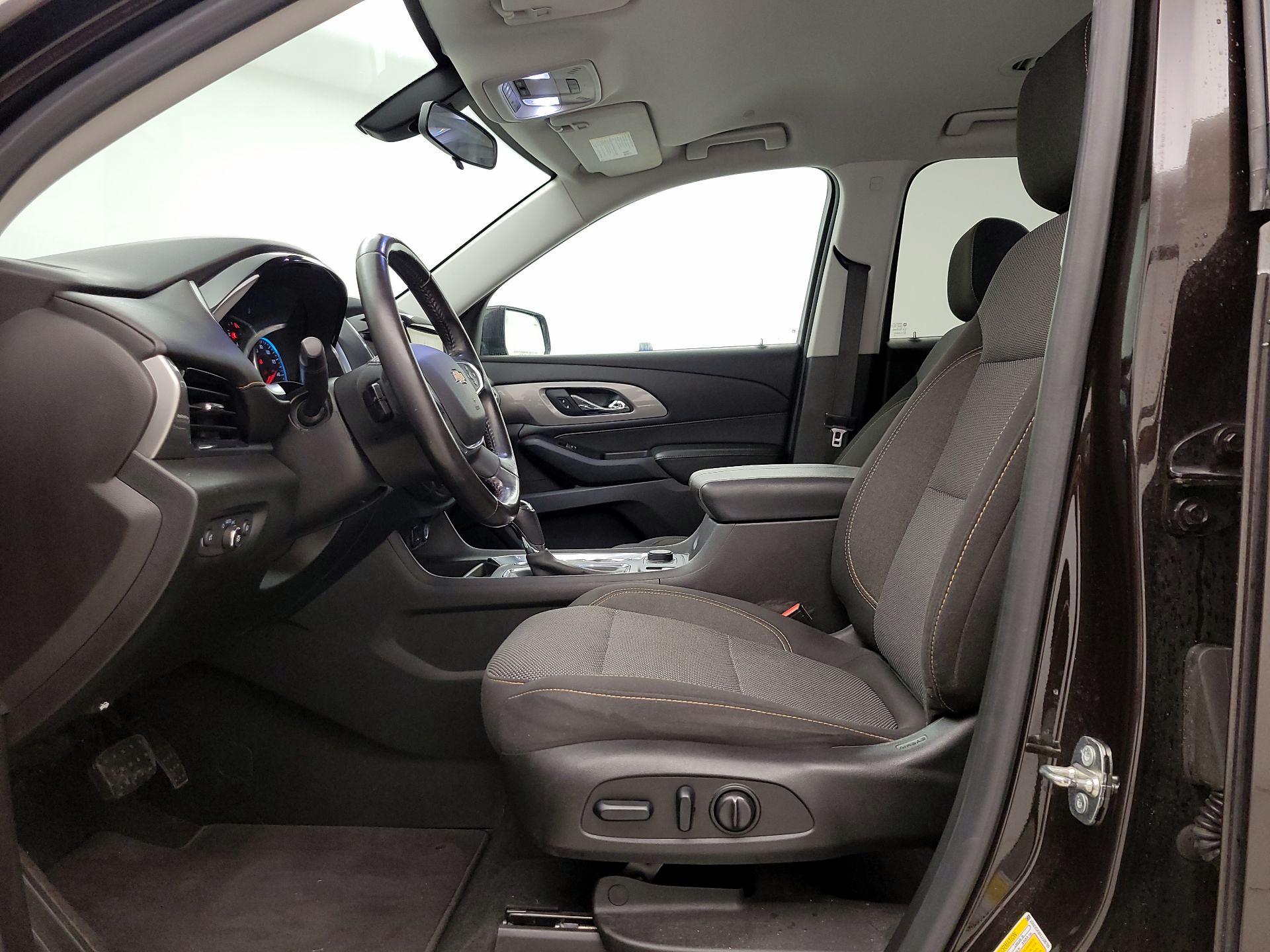 Thumbnail: 2018 Chevrolet Traverse - 11