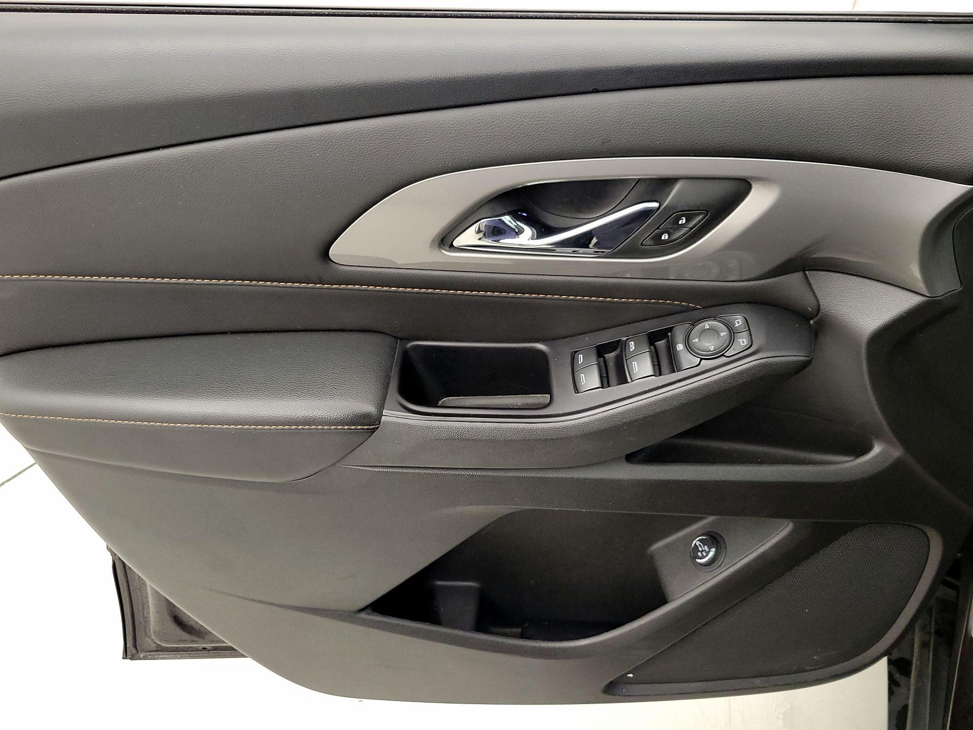 Thumbnail: 2018 Chevrolet Traverse - 12