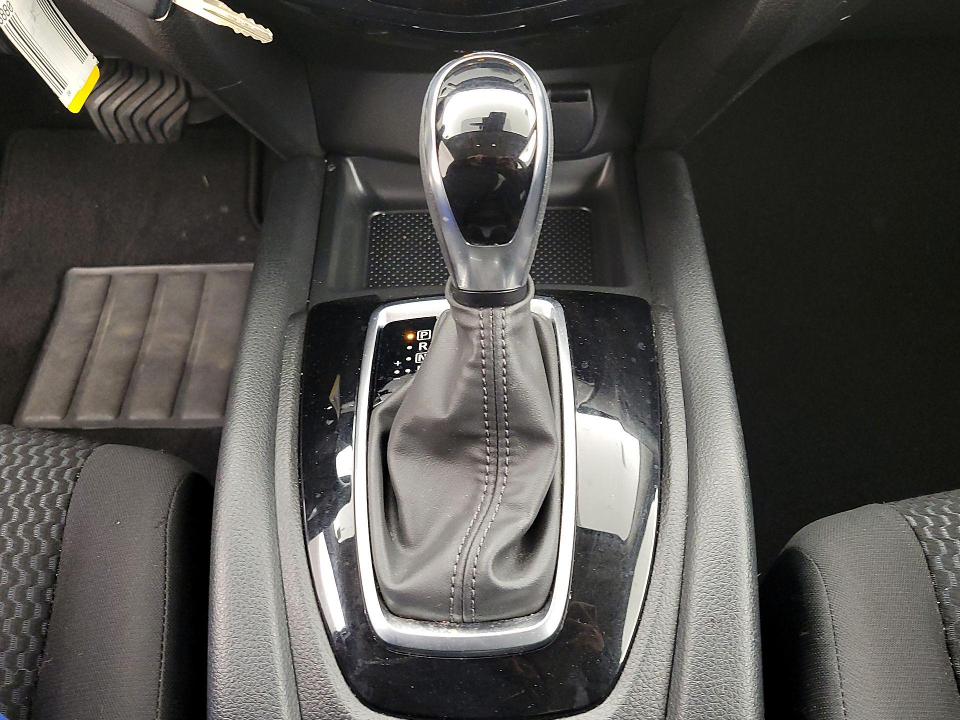 Thumbnail: 2020 Nissan Rogue Sport - 17