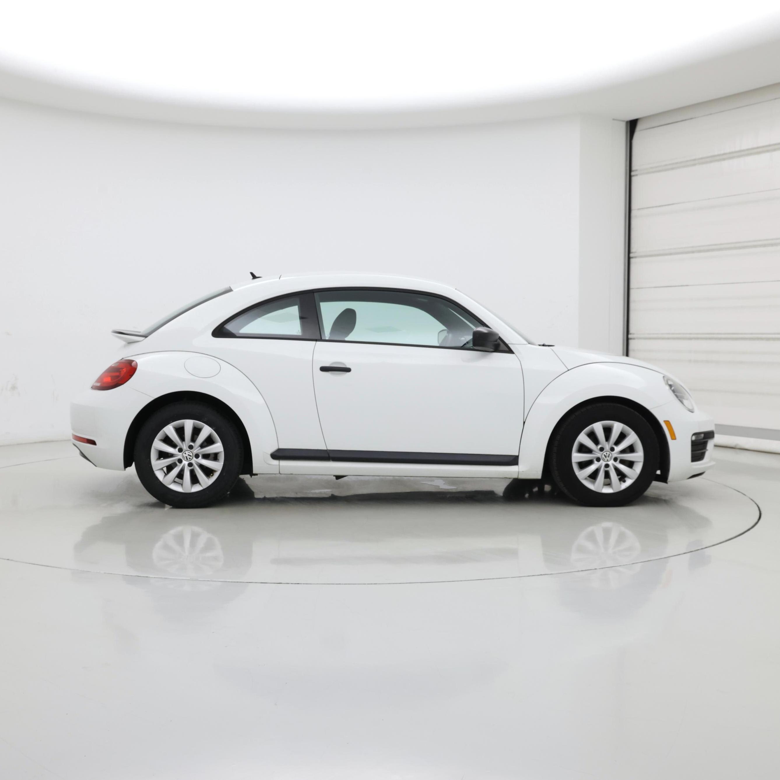 Thumbnail: 2017 Volkswagen Beetle - 7