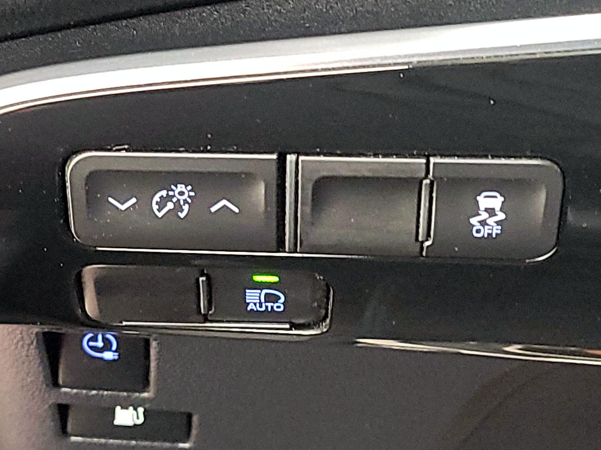 Thumbnail: 2022 Toyota Prius Prime - 13