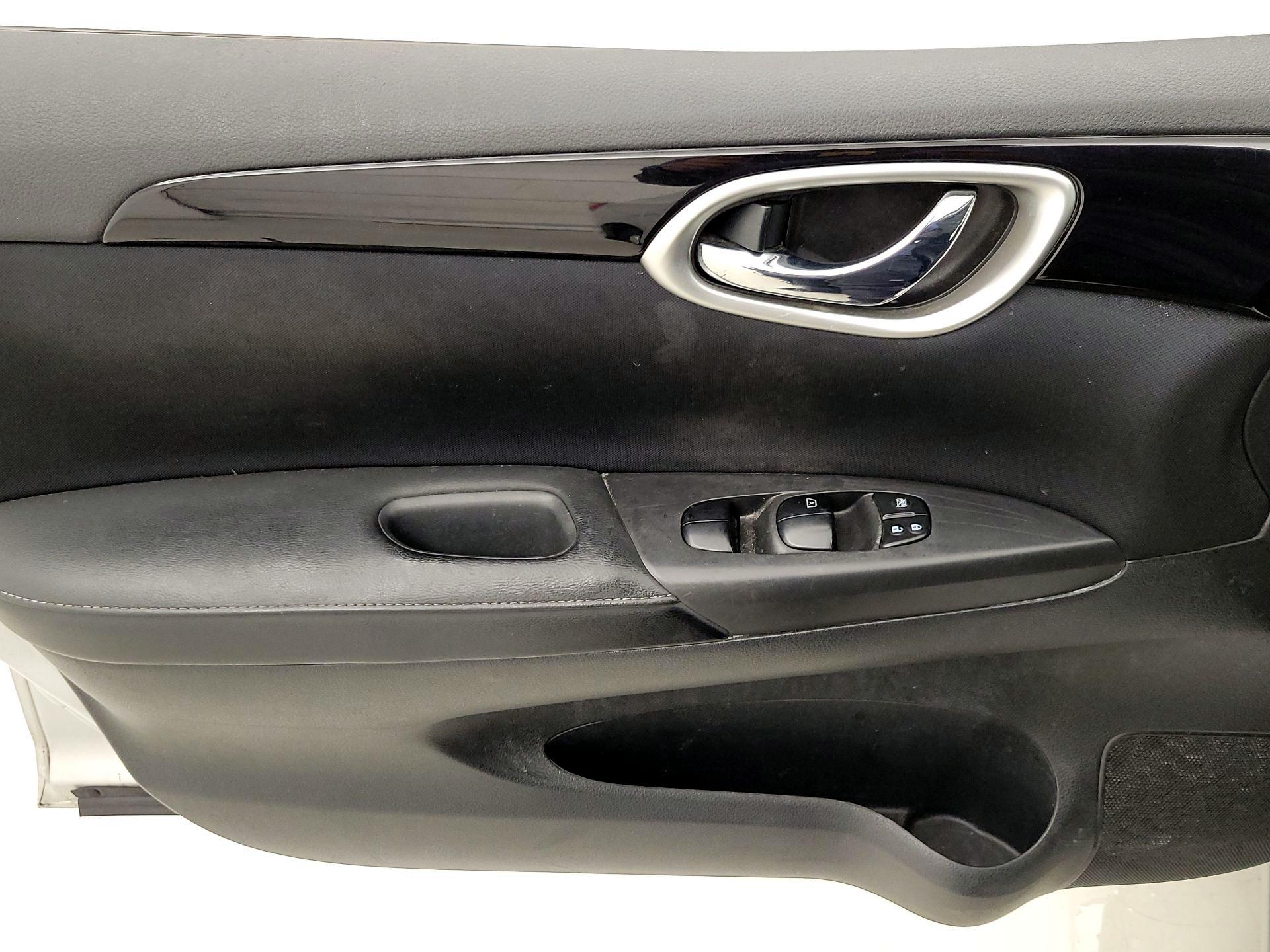 Thumbnail: 2018 Nissan Sentra - 12