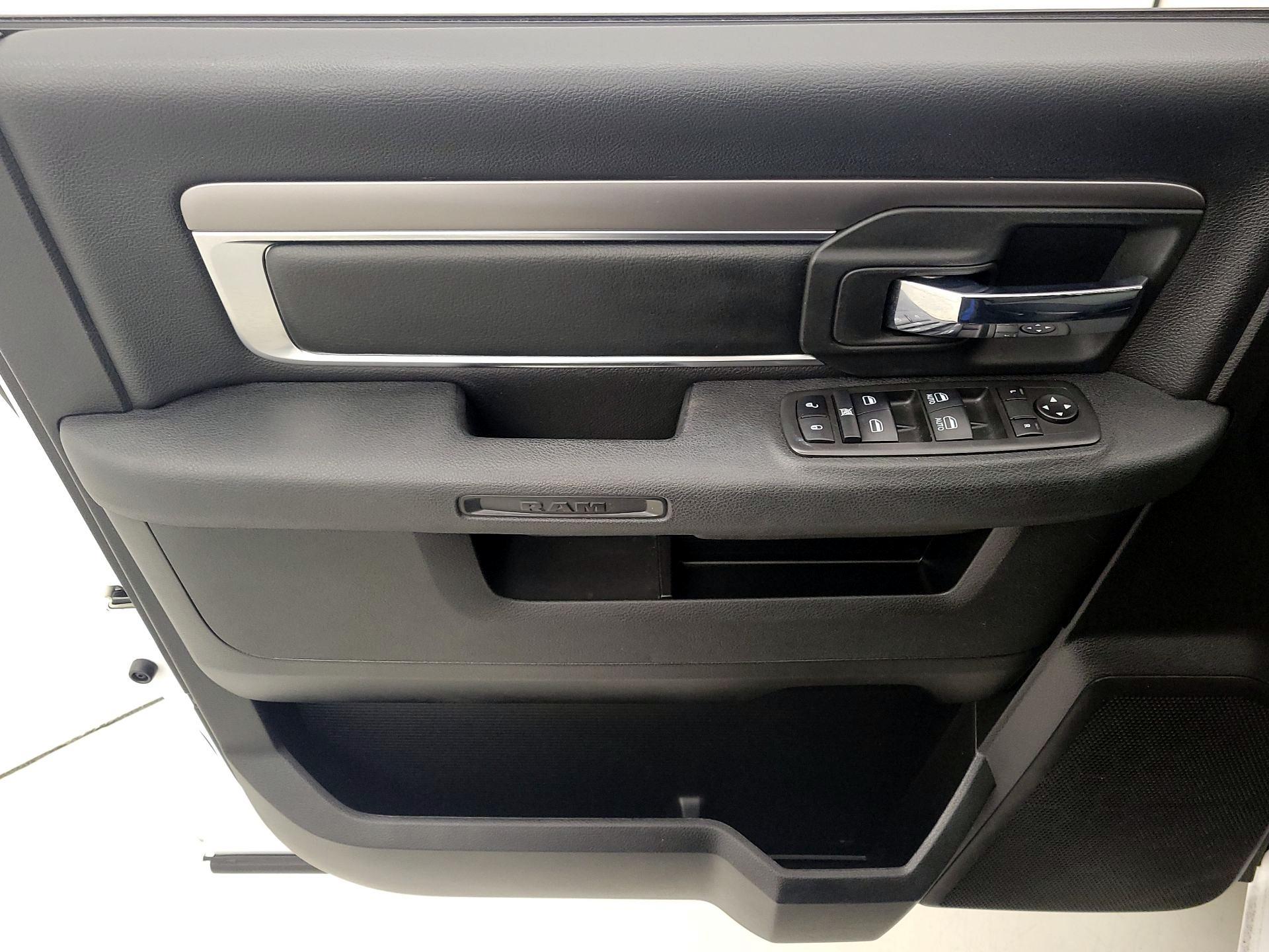 Thumbnail: 2021 RAM 1500 Classic - 12